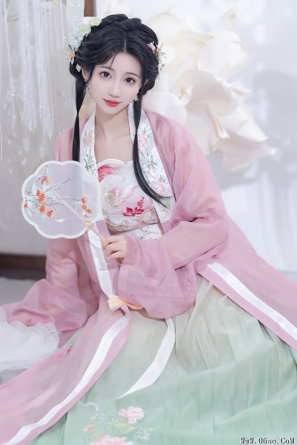 YiTuYu艺图语 Vol.6225 Qi Luo Sheng De Xiao Su Su[29P]-六色网