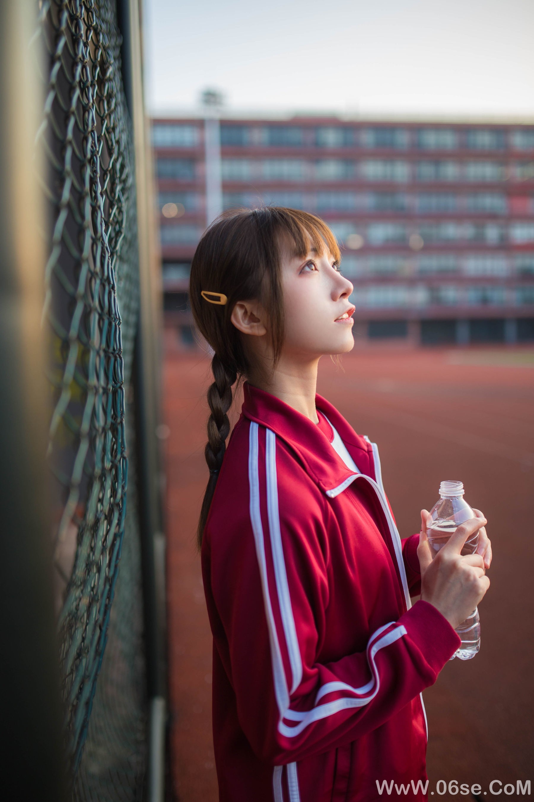 动漫博主Kitaro_绮太郎 红色运动服女孩[13P]-六色网