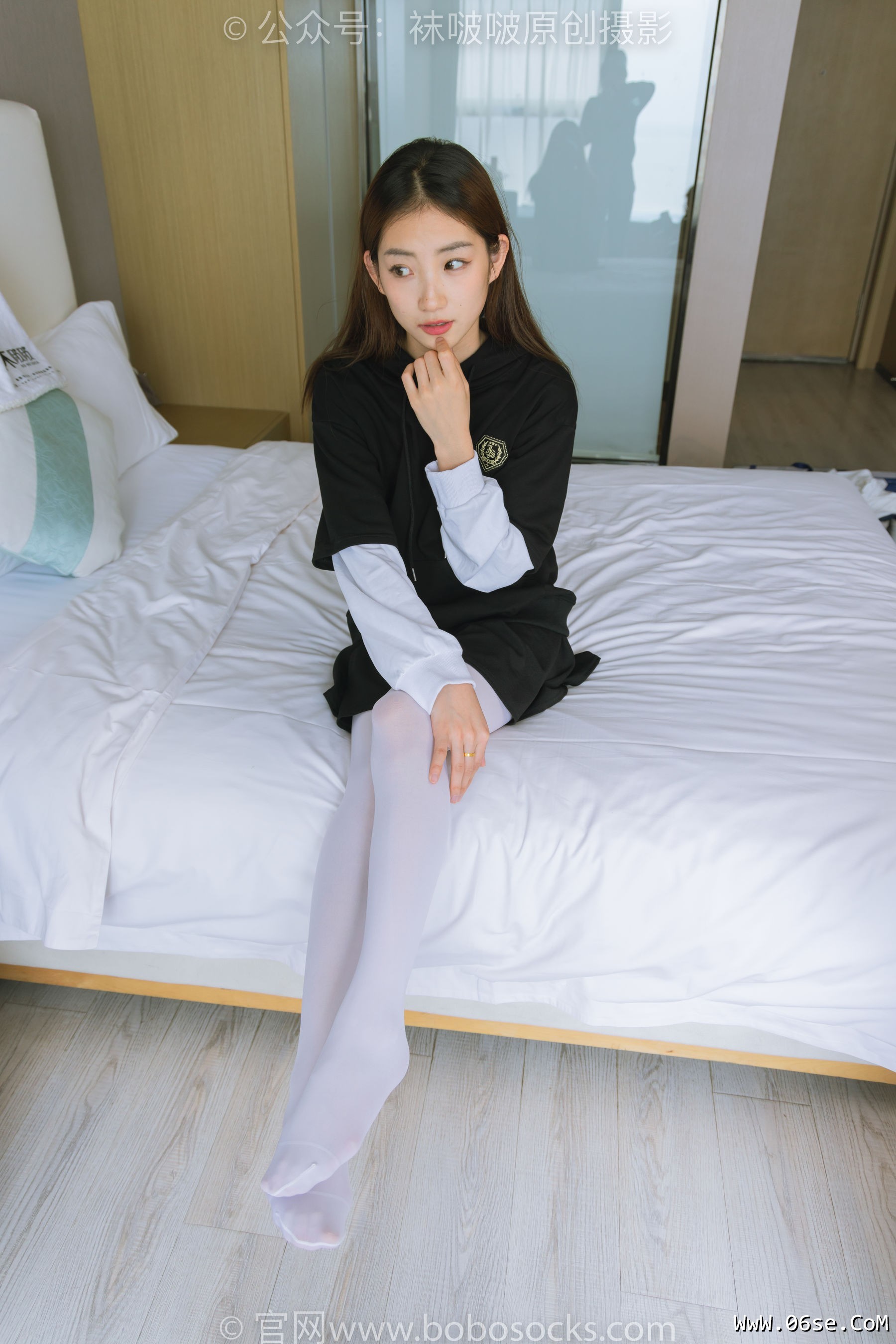 图片[98]-BoBoSocks袜啵啵 No.214 小沫 -黑色运动鞋、厚白丝[142P]-六色网