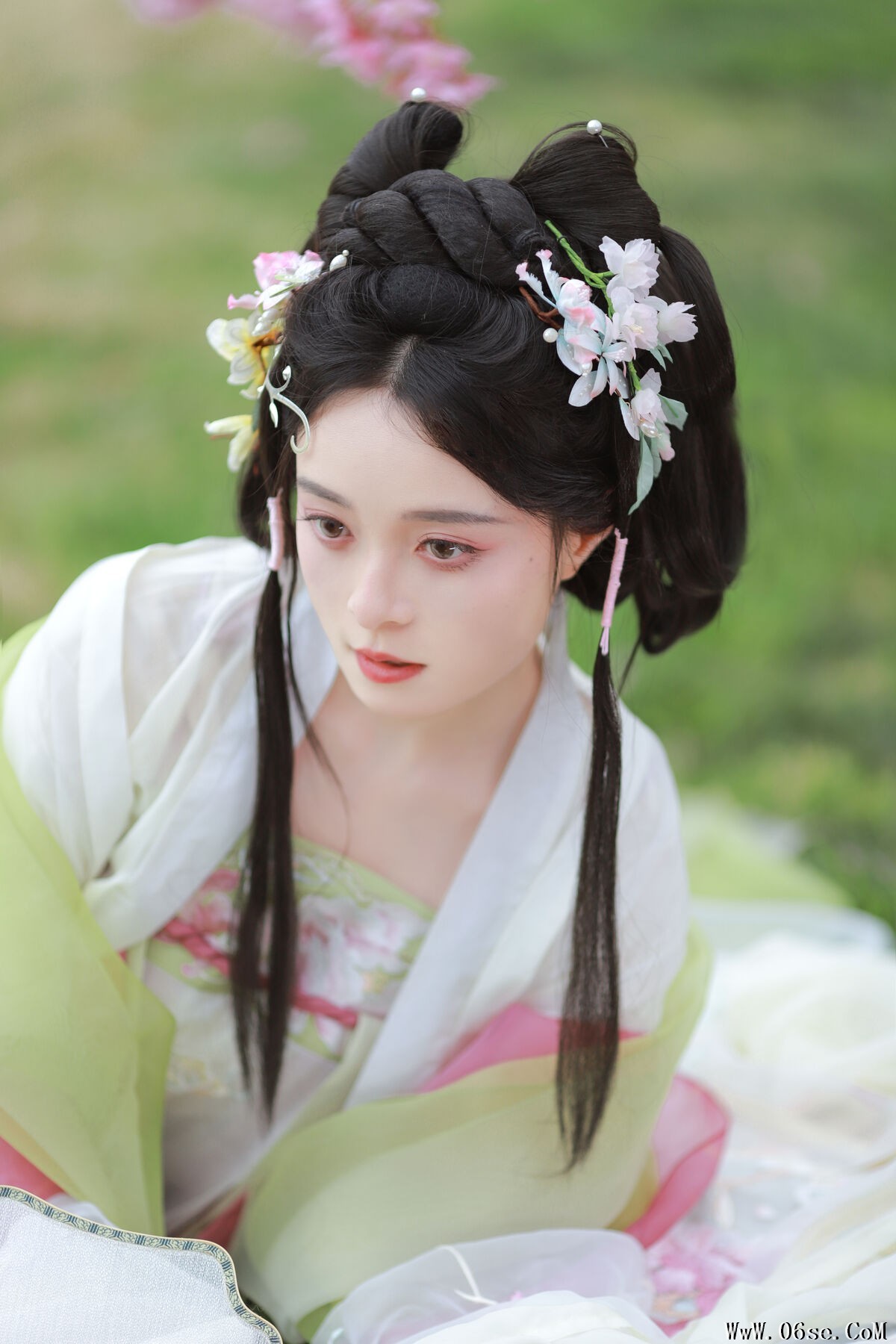 图片[6]-YiTuYu艺图语 Vol.6610 Nu Li Hua Zhuang De Sui Sui[22P]-六色网
