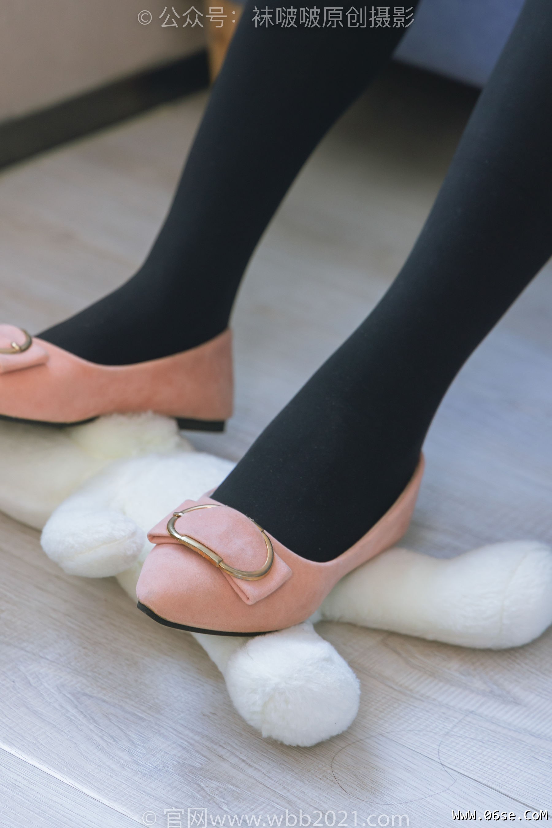 图片[40]-BoBoSocks袜啵啵 No.315 小沫 -平底鞋、厚黑丝、模特穿鞋及丝袜踩玩偶小熊剧情[140P]-六色网