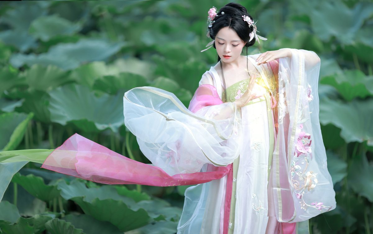 图片[22]-YiTuYu艺图语 Vol.5240 Nu Li Hua Zhuang De Sui Sui[23P]-六色网