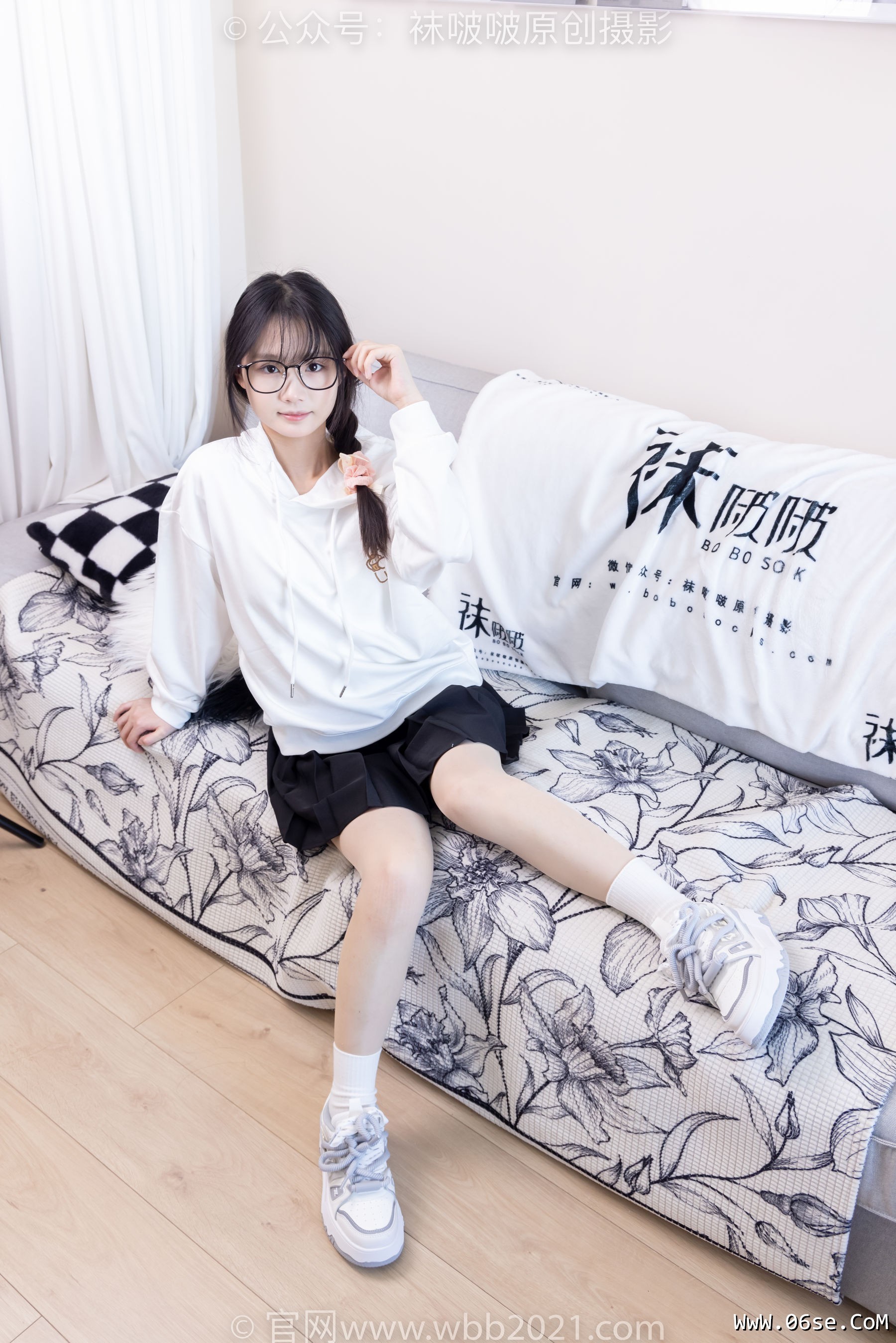 图片[99]-BoBoSocks袜啵啵 No.368 甜甜圈 -运动鞋、白棉袜、油亮肉丝[160P]-六色网
