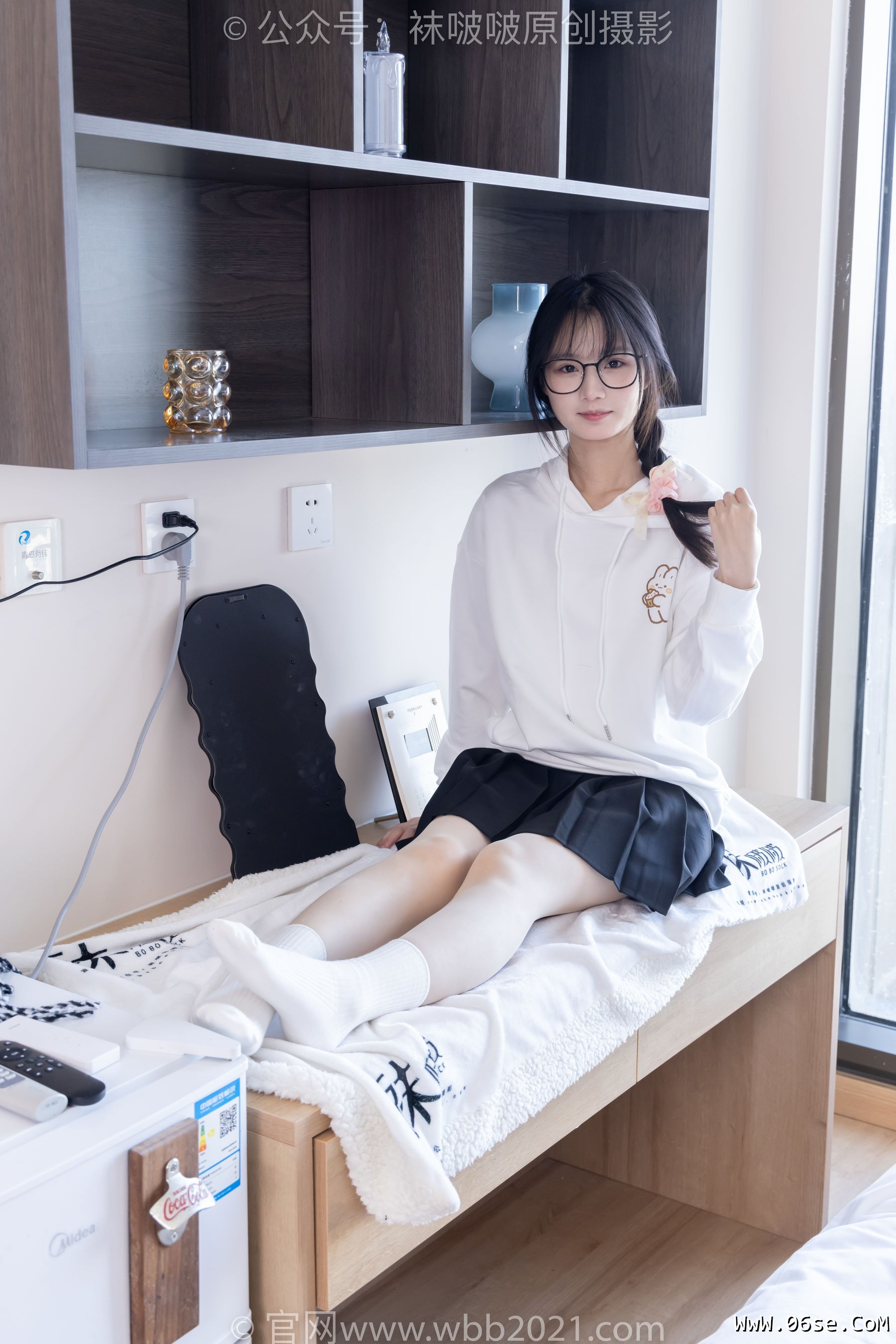 图片[110]-BoBoSocks袜啵啵 No.368 甜甜圈 -运动鞋、白棉袜、油亮肉丝[160P]-六色网
