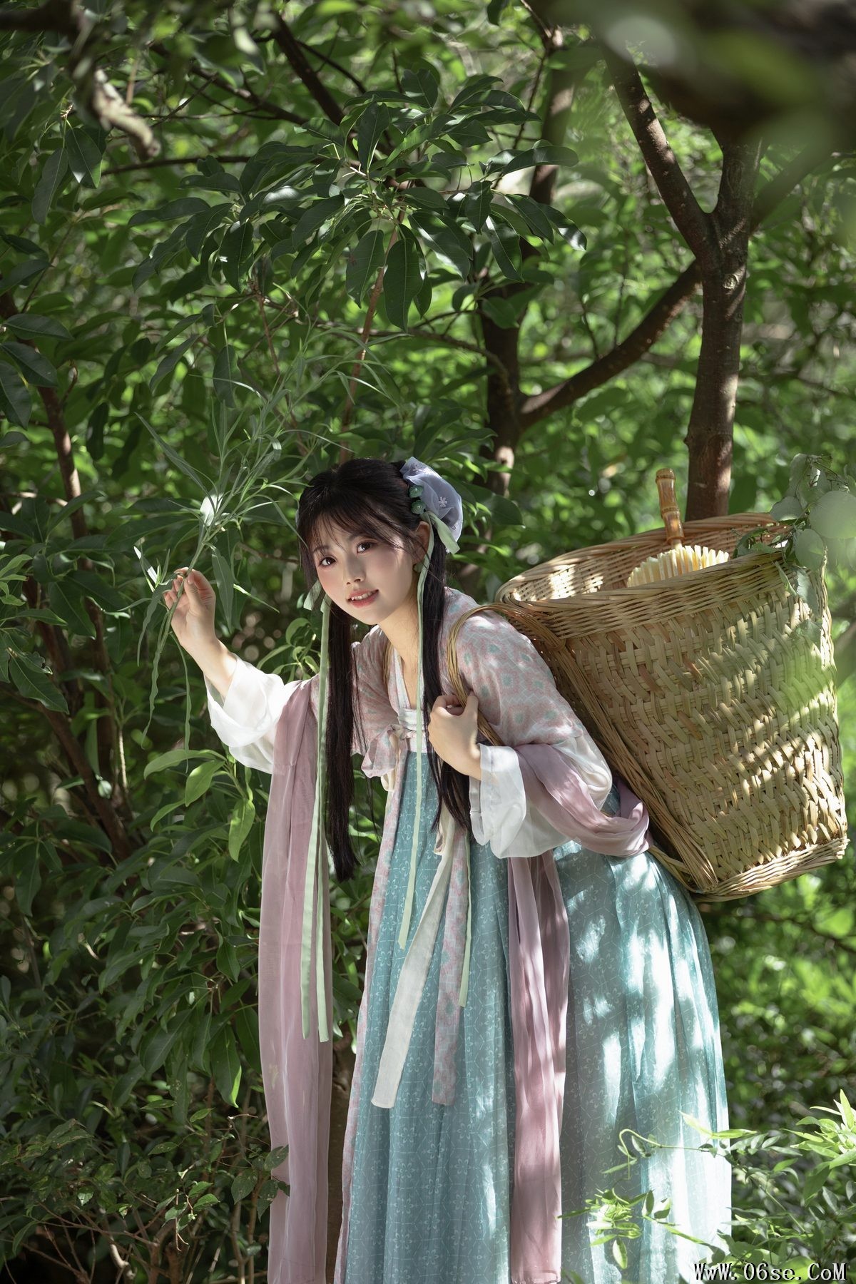 图片[23]-YiTuYu艺图语 Vol.5251 Jin Zou Ba[51P]-六色网