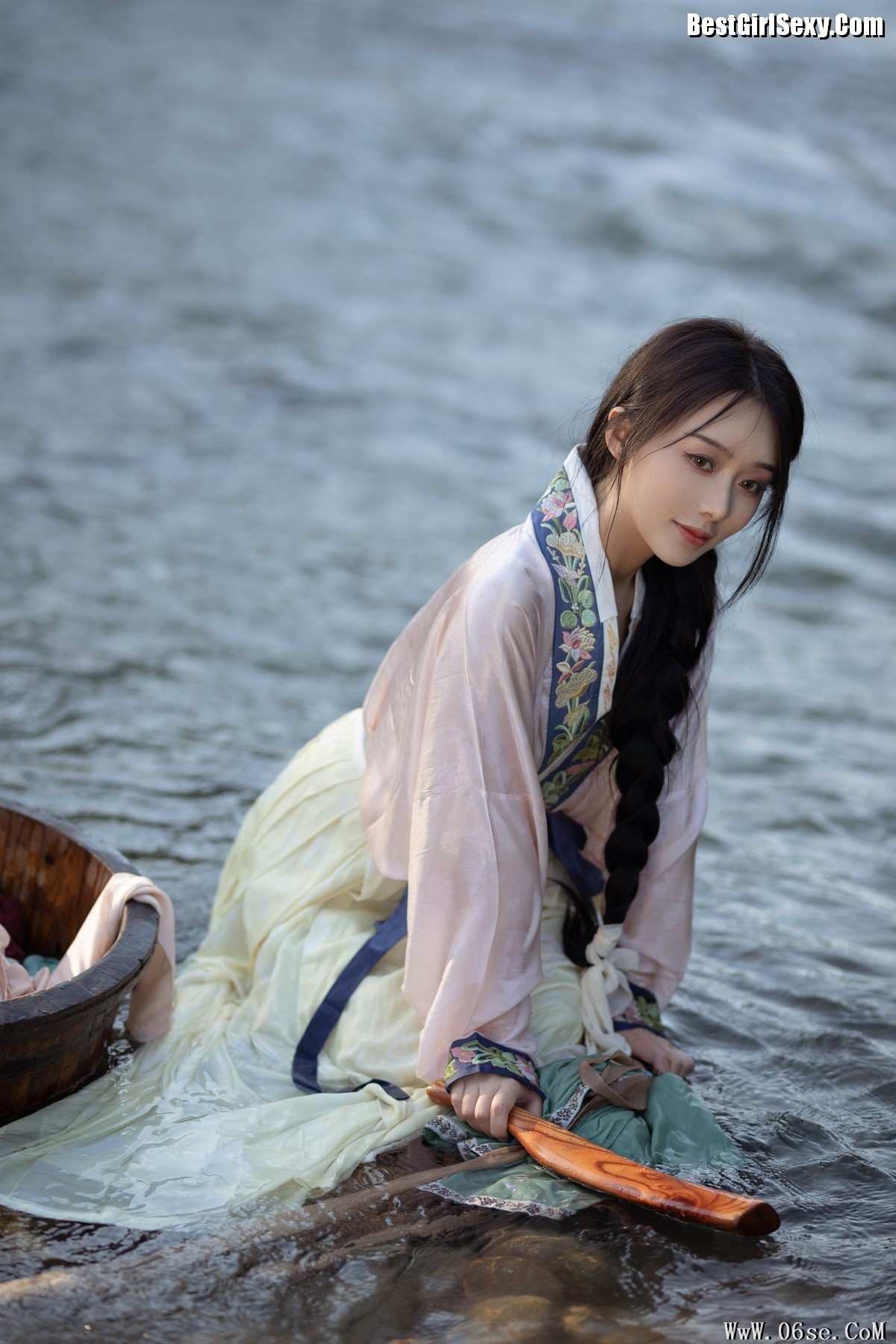图片[12]-YiTuYu艺图语 Vol.4050 Su Mei Zai Lu Shang[25P]-六色网