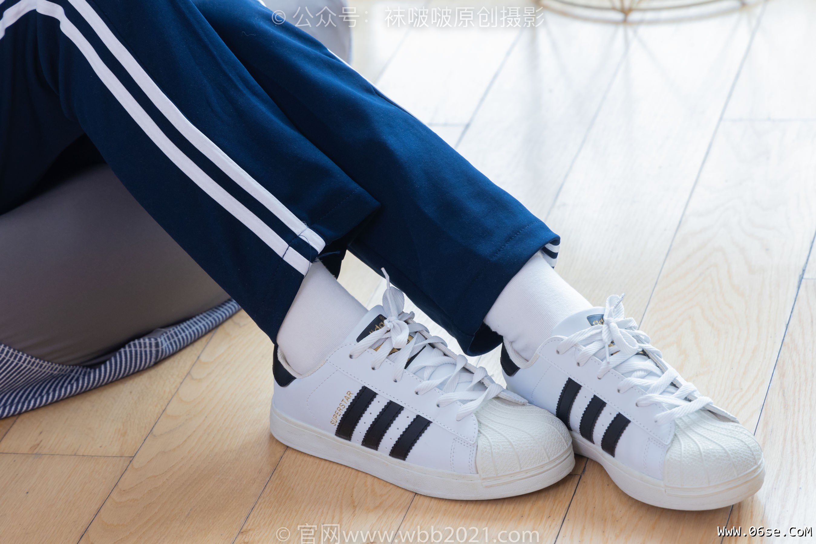 图片[77]-BoBoSocks袜啵啵 No.366 甜甜圈 -三双板鞋、白棉袜、短白丝[150P]-六色网