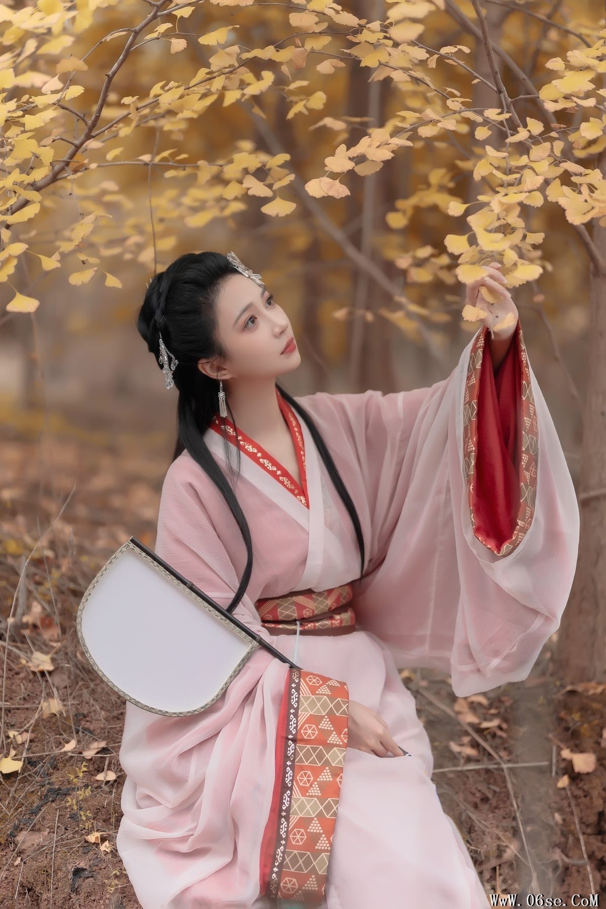 图片[25]-YiTuYu艺图语 Vol.5988 Qi Luo Sheng De Xiao Su Su[28P]-六色网