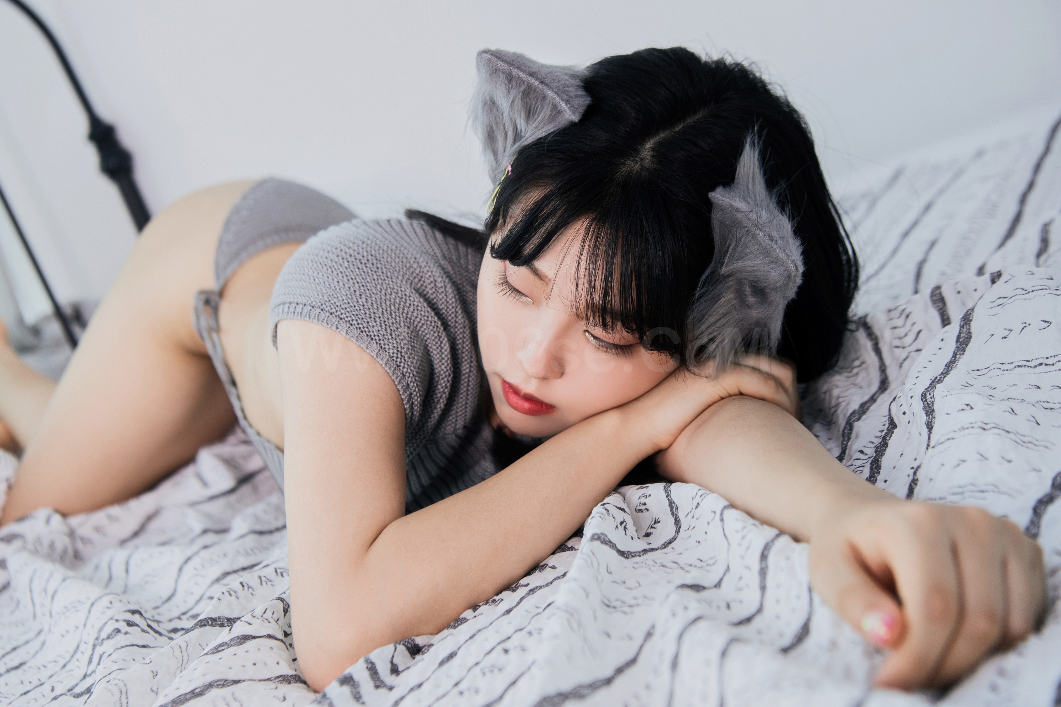 图片[18]-雅拉伊 – 岳岳《小灰兔》[31P]-六色网