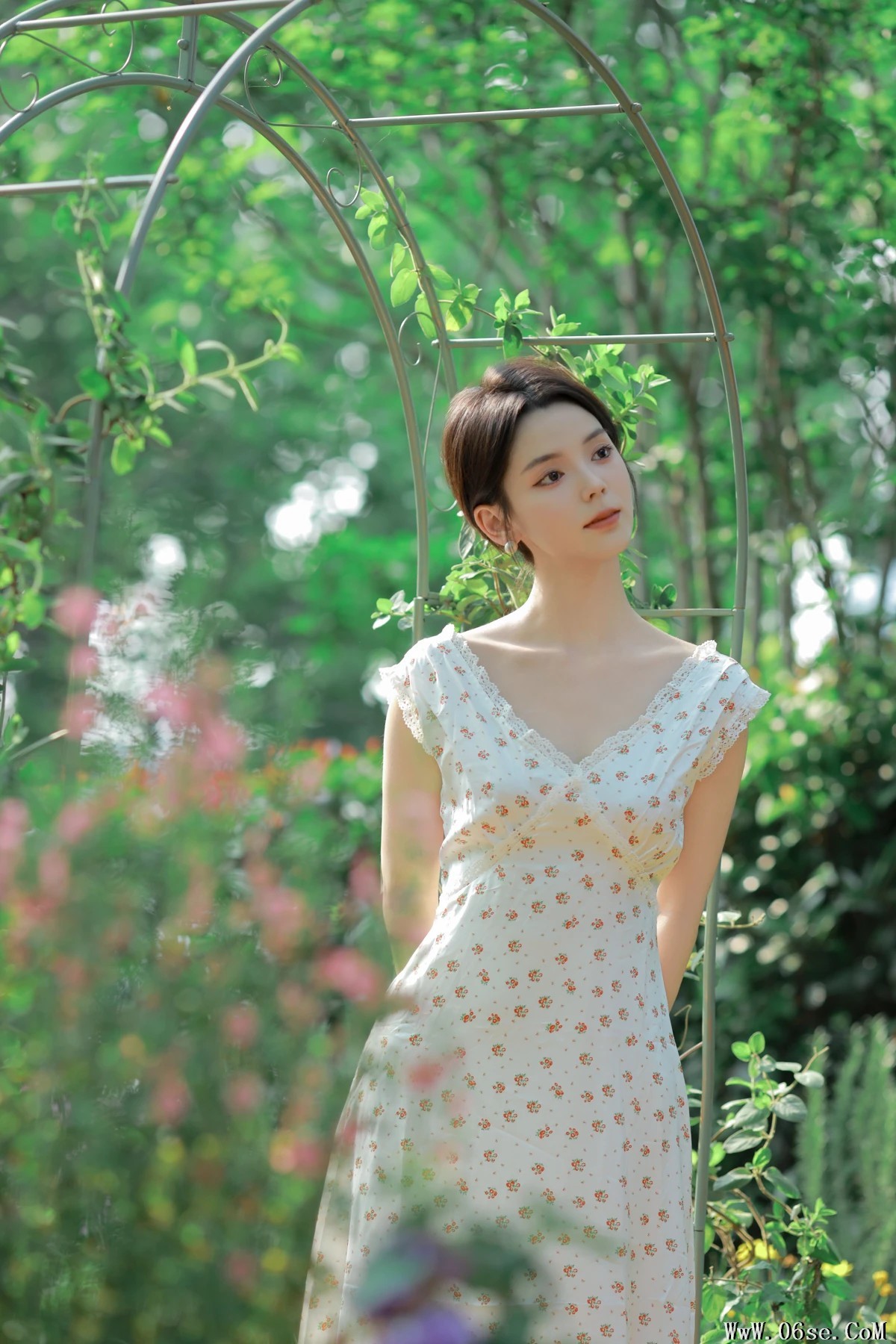 图片[3]-[艺图语]2024.06.26 Vol.3070 – 花园少女 [22P]-六色网