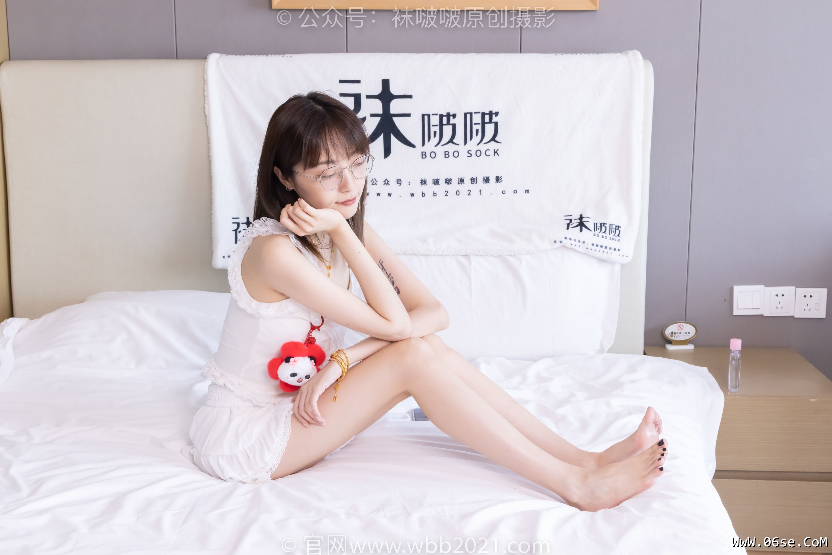 图片[170]-BoBoSocks袜啵啵 No.417 稚予 – 板鞋、白棉袜、裸足、裸足部分脚底抹精油[199P]-六色网