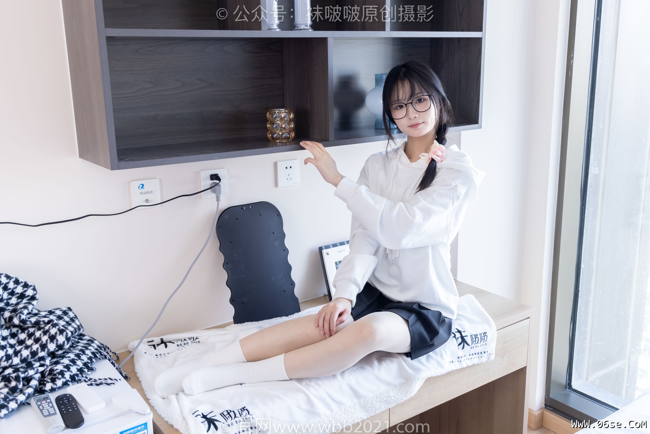 图片[136]-BoBoSocks袜啵啵 No.368 甜甜圈 -运动鞋、白棉袜、油亮肉丝[160P]-六色网