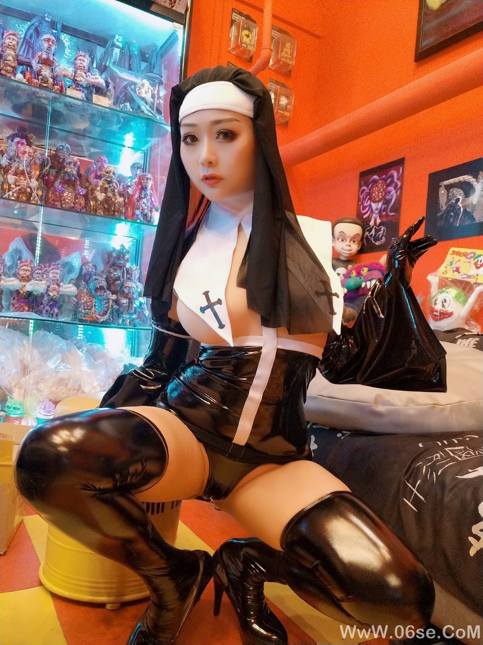 图片[5]-性感Coser三刀刀Miido 修女[17P]-六色网