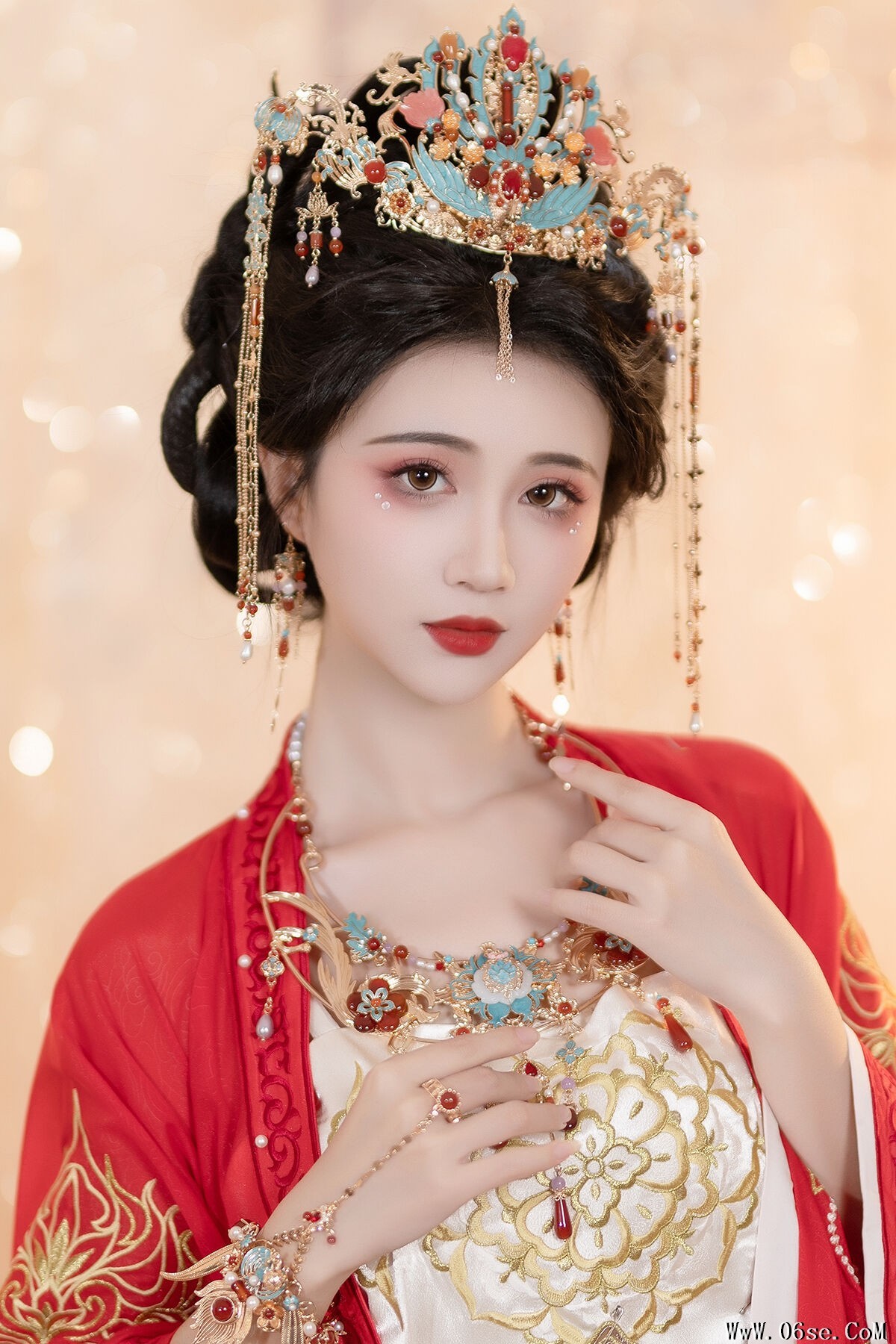 YiTuYu艺图语 Vol.6780 Qi Luo Sheng De Xiao Su Su[26P]-六色网