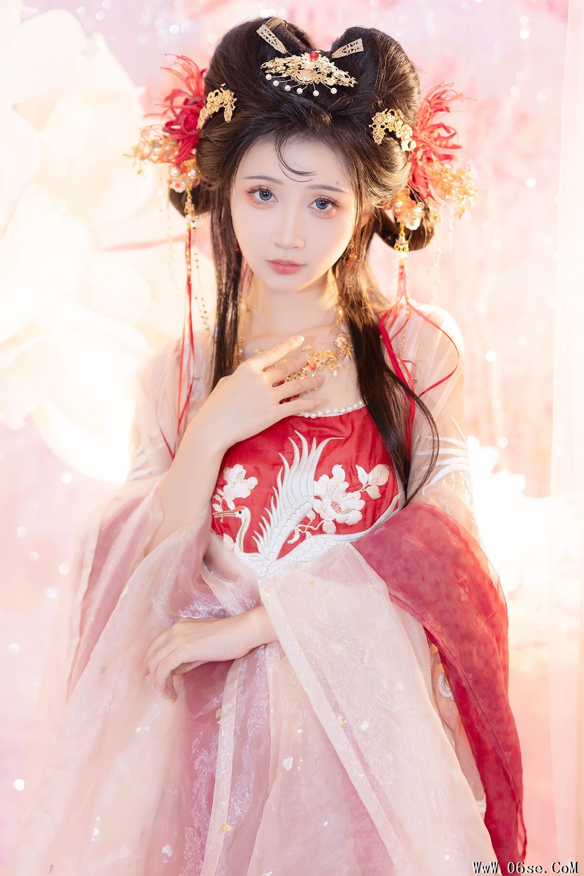 YiTuYu艺图语 Vol.7642 Qi Luo Sheng De Xiao Su Su[25P]-六色网