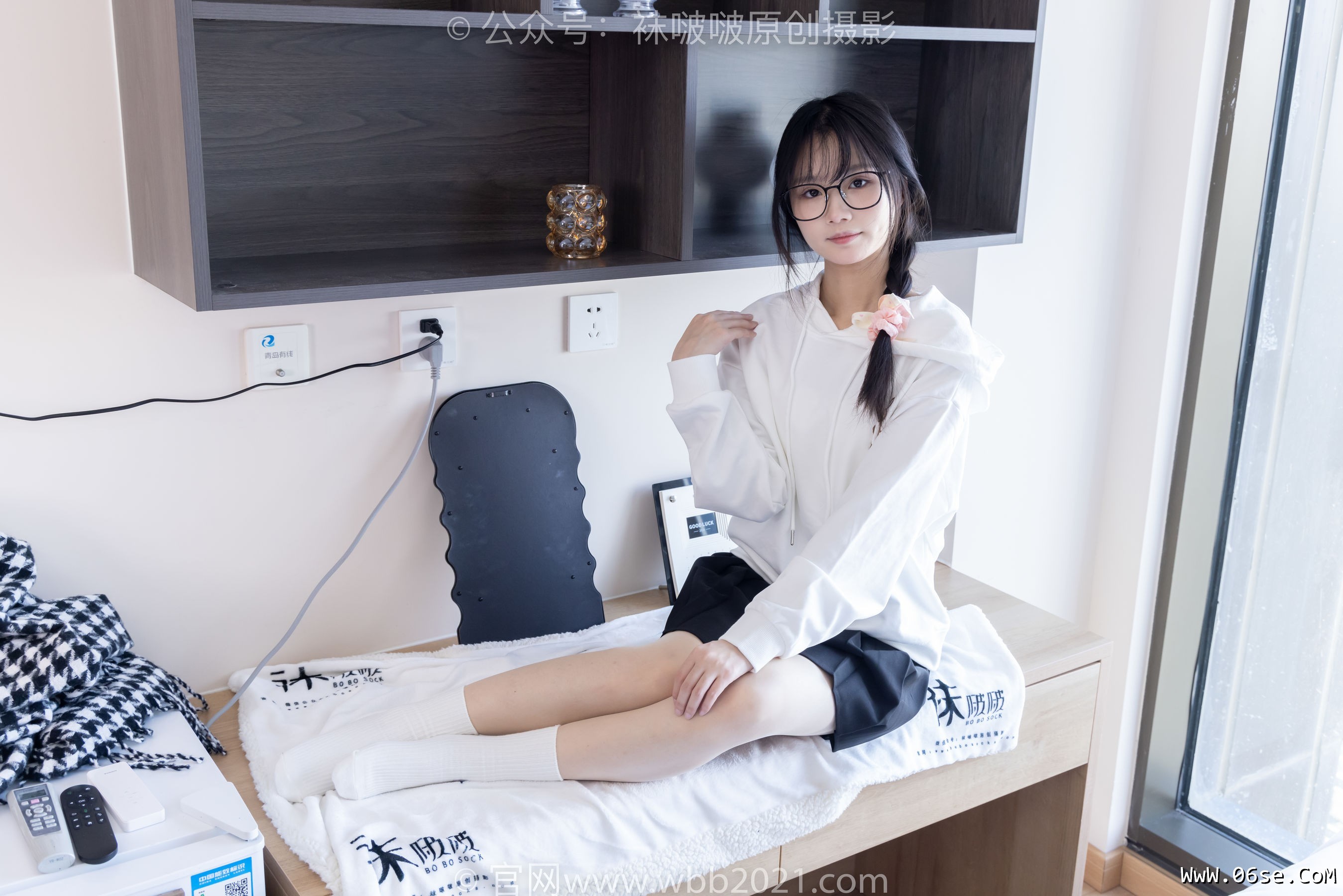 图片[134]-BoBoSocks袜啵啵 No.368 甜甜圈 -运动鞋、白棉袜、油亮肉丝[160P]-六色网