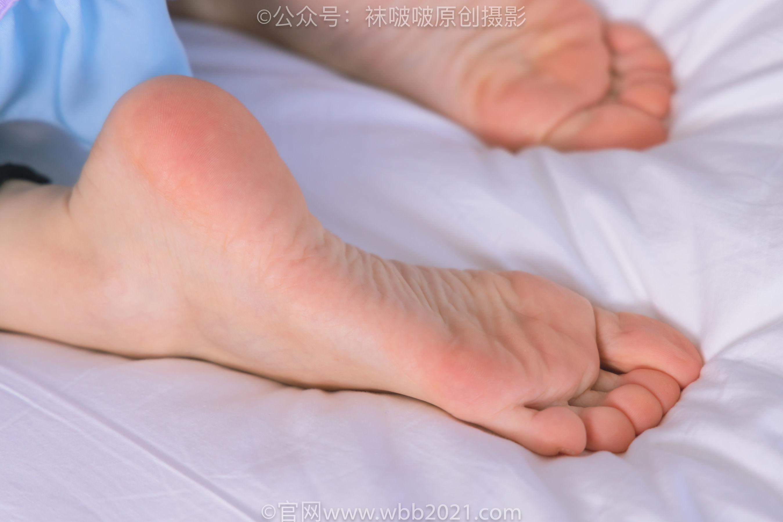 图片[37]-BoBoSocks袜啵啵 No.437 稚予 -女仆装、人字拖、薄黑丝、白棉袜、裸足[140P]-六色网