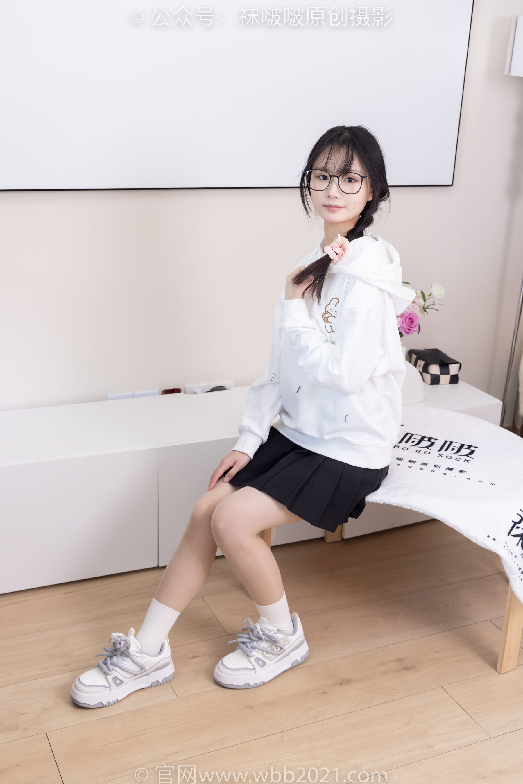 图片[71]-BoBoSocks袜啵啵 No.368 甜甜圈 -运动鞋、白棉袜、油亮肉丝[160P]-六色网