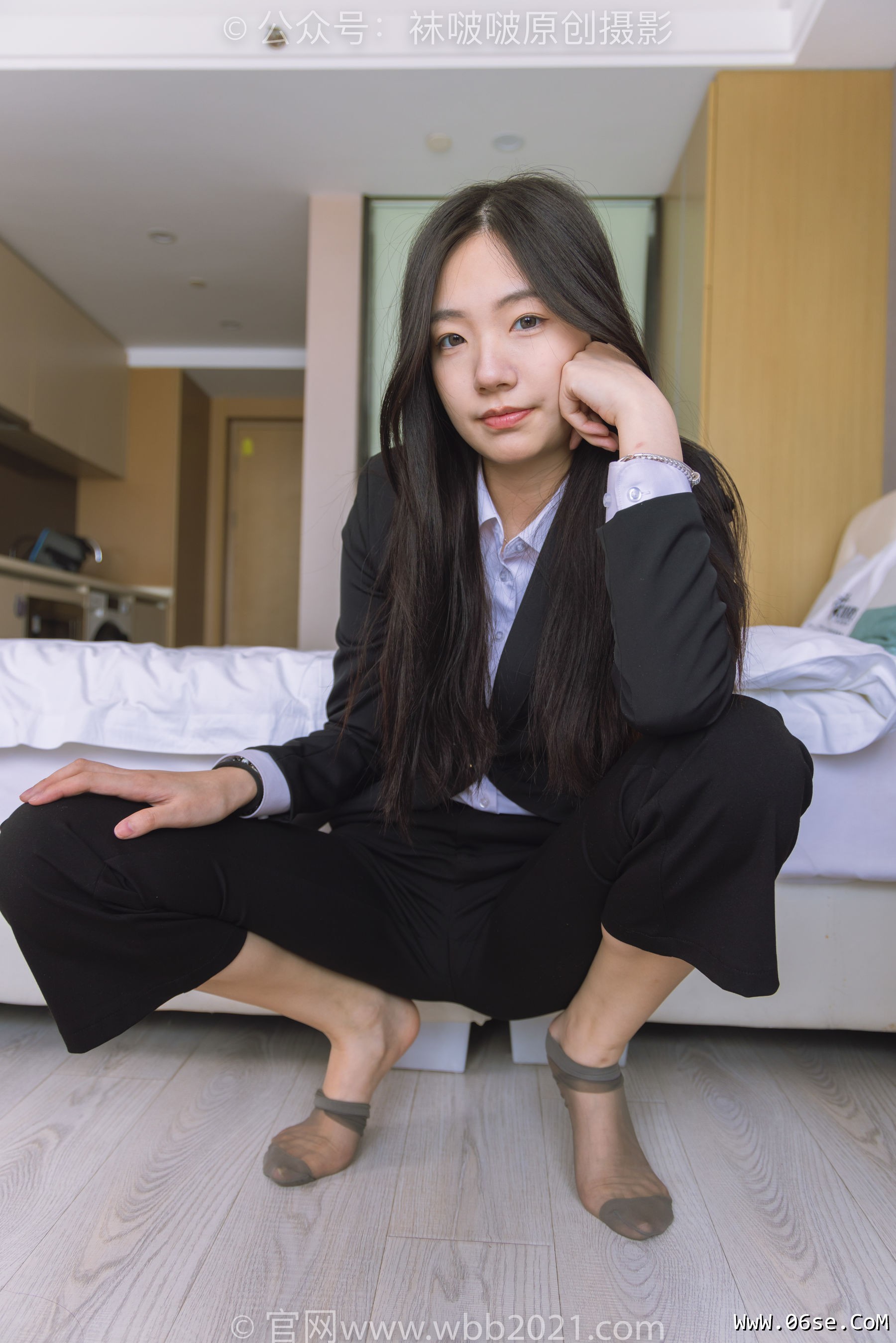 图片[148]-BoBoSocks袜啵啵 No.245 小甜豆 -高跟鞋、短灰丝、半蹲镜头较多[299P]-六色网