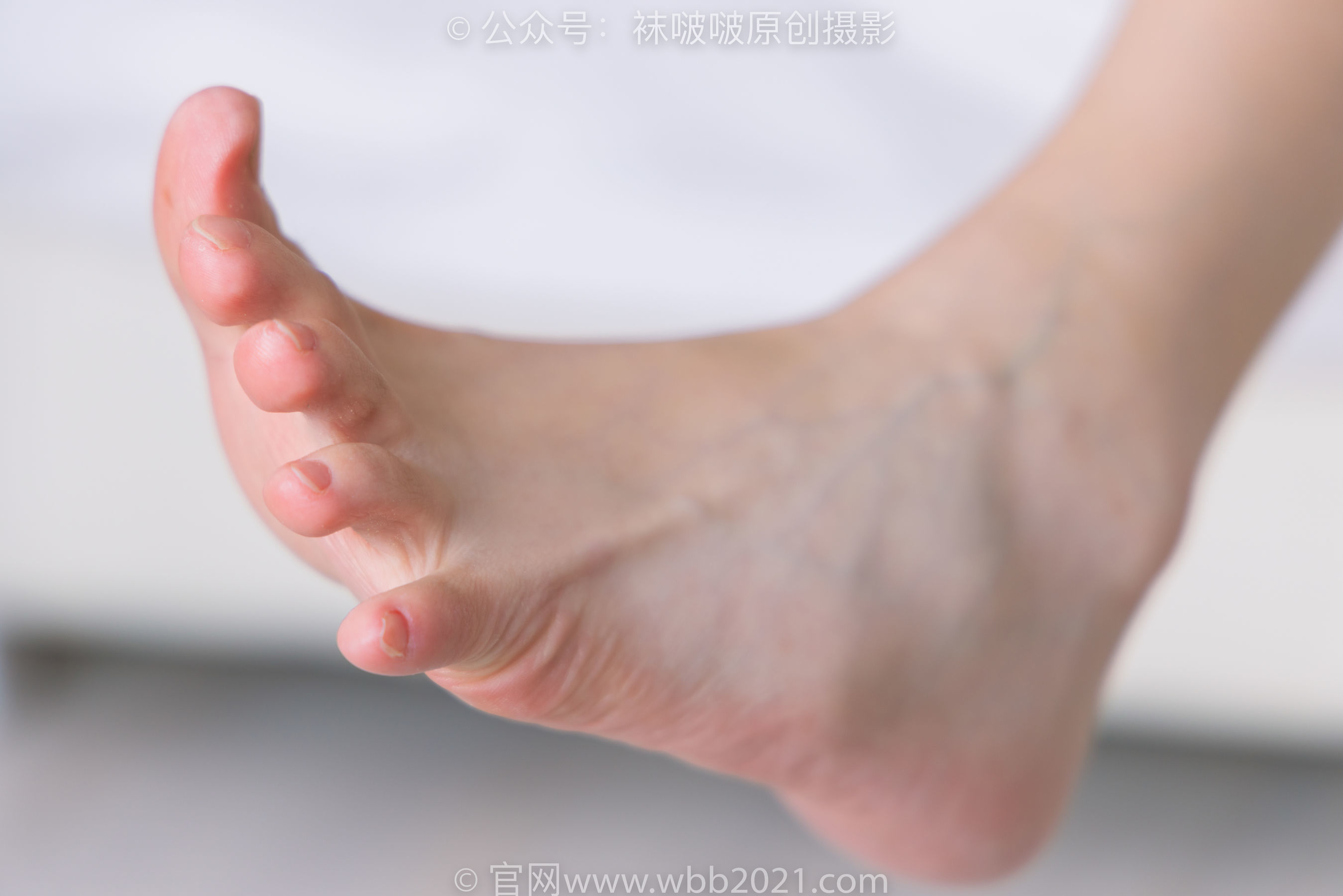 图片[113]-BoBoSocks袜啵啵 No.253 小甜豆 -两双高跟鞋、一只脚小腿白丝、一只脚小腿黑丝[219P]-六色网