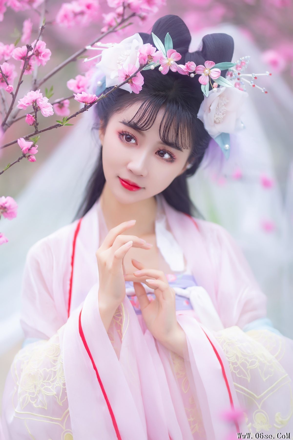 YiTuYu艺图语 Vol.4343 Qi Luo Sheng De Xiao Su Su[29P]-六色网