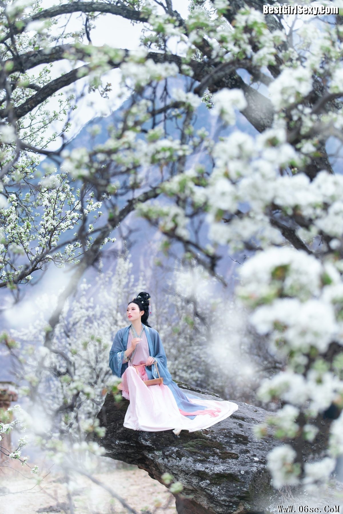 图片[12]-YiTuYu艺图语 Vol.3999 Wei Wei[43P]-六色网