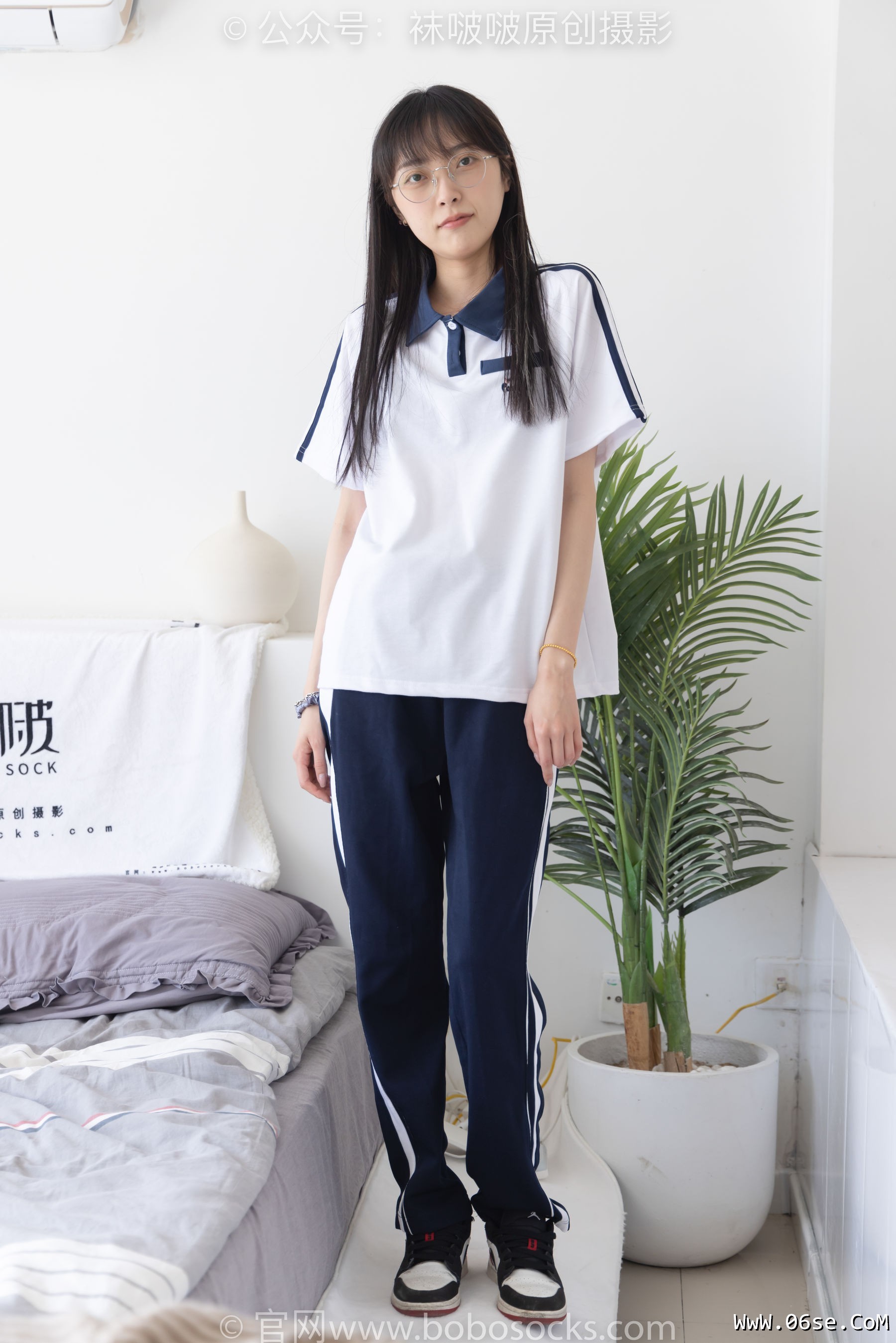 BoBoSocks袜啵啵 No.207 稚予 -aj板鞋、白棉袜、油亮白丝、校服裤里丝[140P]-六色网
