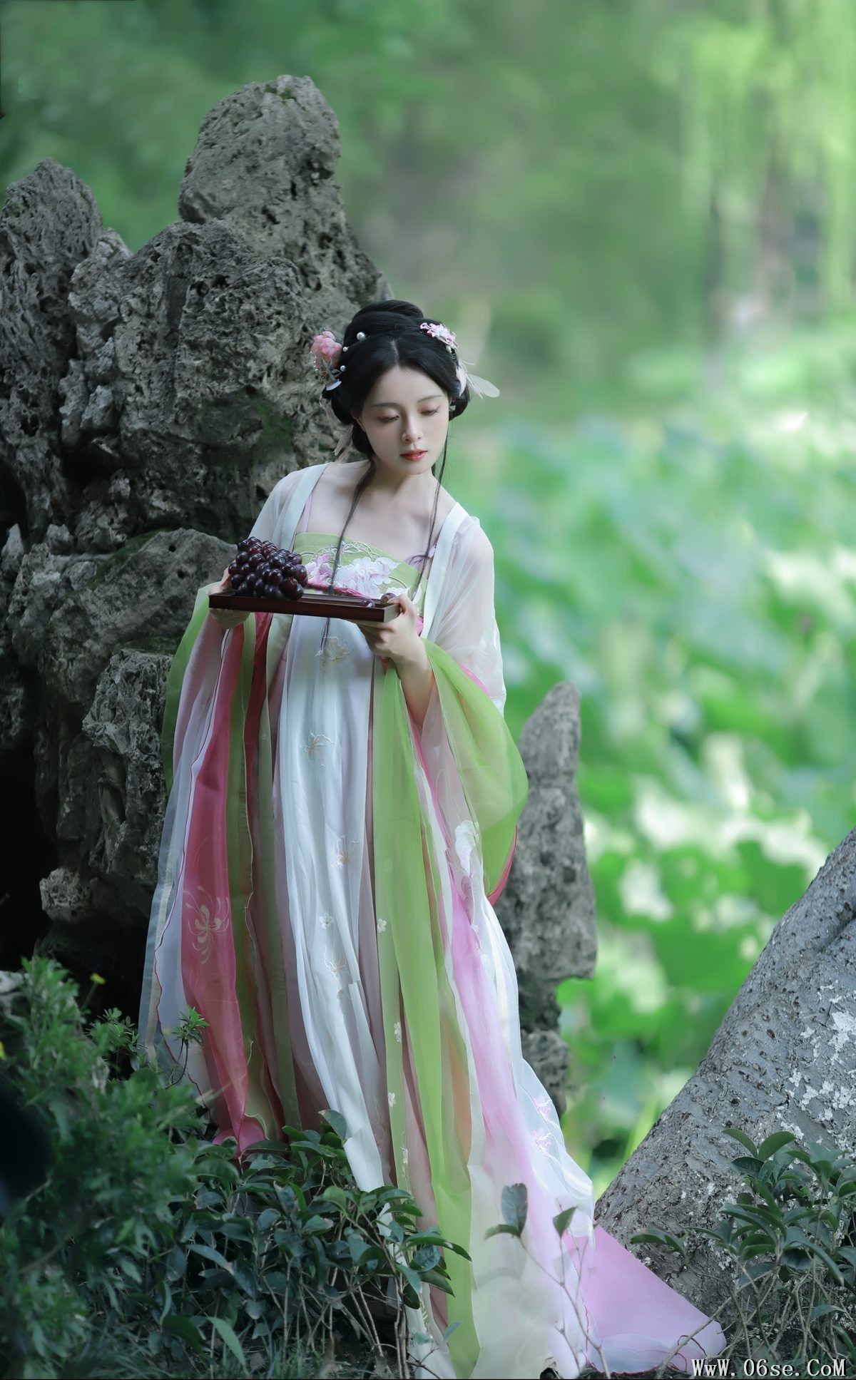 图片[14]-YiTuYu艺图语 Vol.5240 Nu Li Hua Zhuang De Sui Sui[23P]-六色网