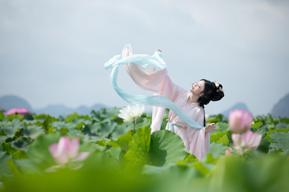 图片[22]-YiTuYu艺图语 Vol.7597 Jin Zou Ba[24P]-六色网