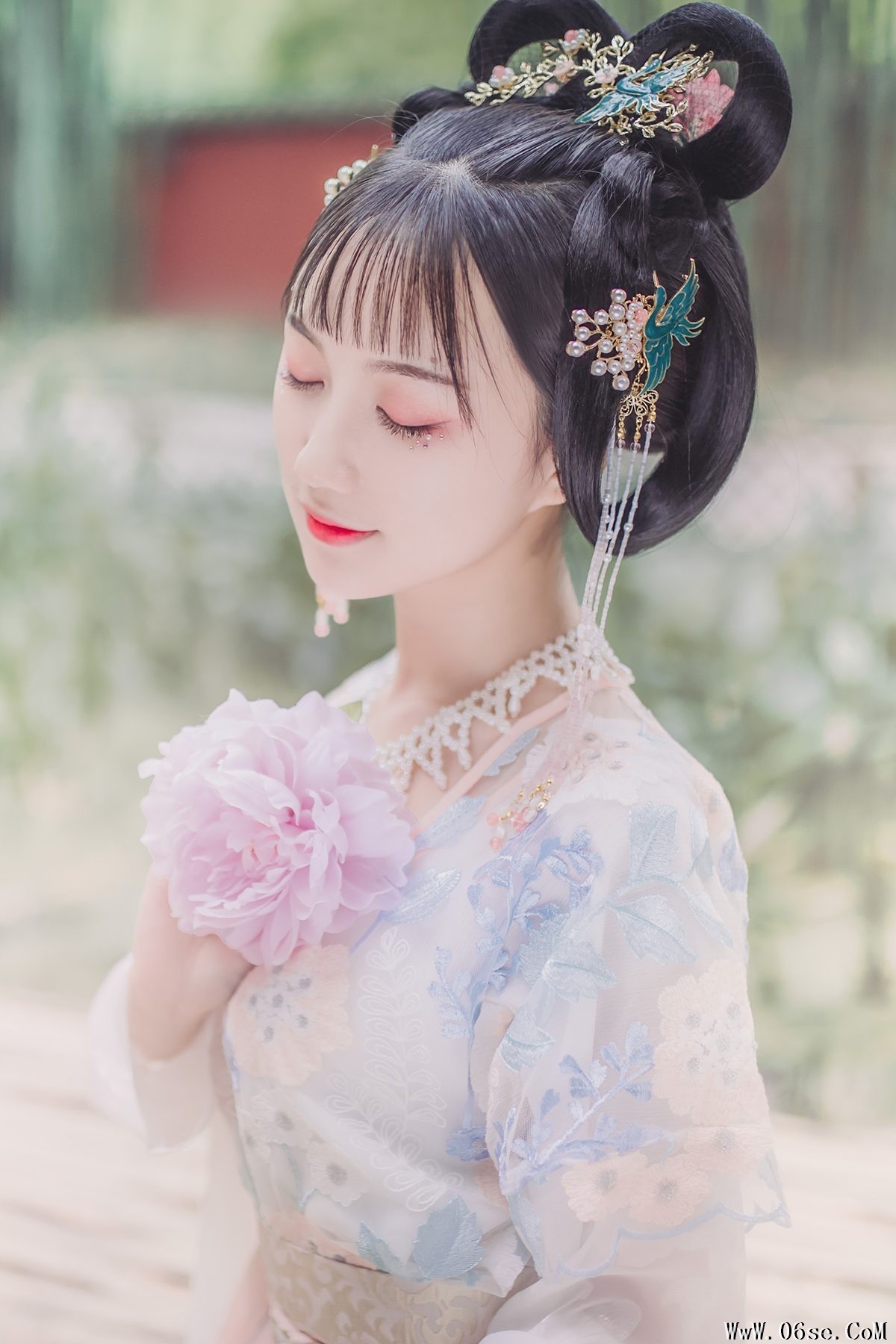 YiTuYu艺图语 Vol.4095 Qi Luo Sheng De Xiao Su Su[23P]-六色网
