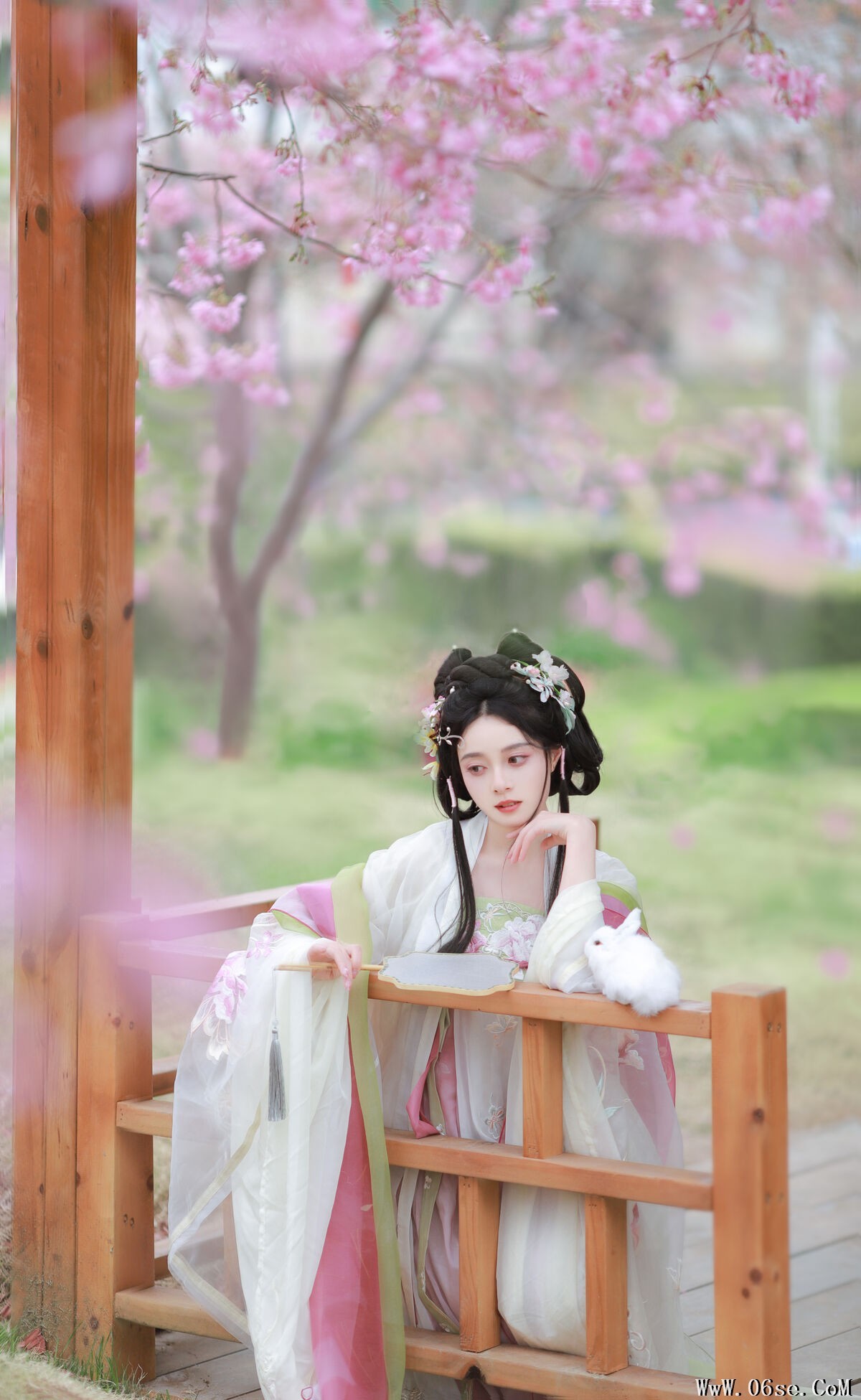 图片[21]-YiTuYu艺图语 Vol.6610 Nu Li Hua Zhuang De Sui Sui[22P]-六色网