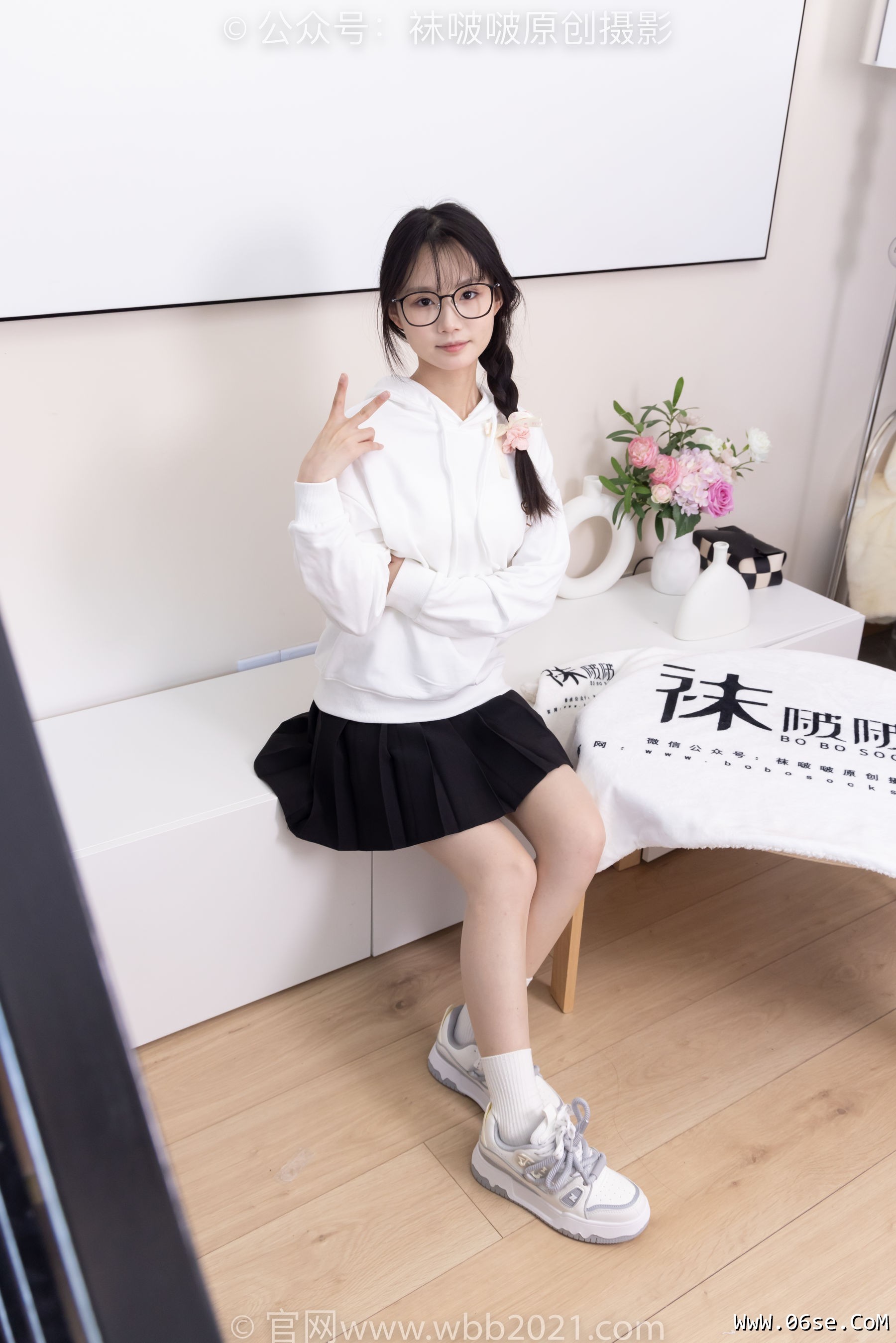 图片[73]-BoBoSocks袜啵啵 No.368 甜甜圈 -运动鞋、白棉袜、油亮肉丝[160P]-六色网