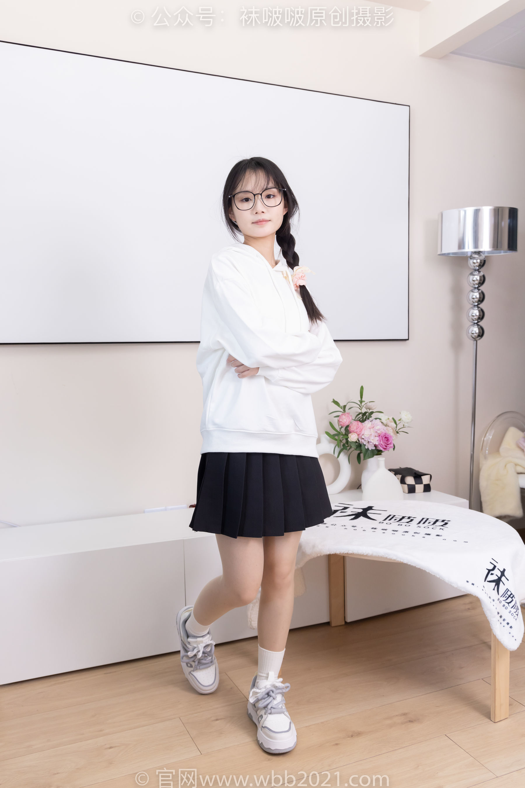 图片[2]-BoBoSocks袜啵啵 No.368 甜甜圈 -运动鞋、白棉袜、油亮肉丝[160P]-六色网
