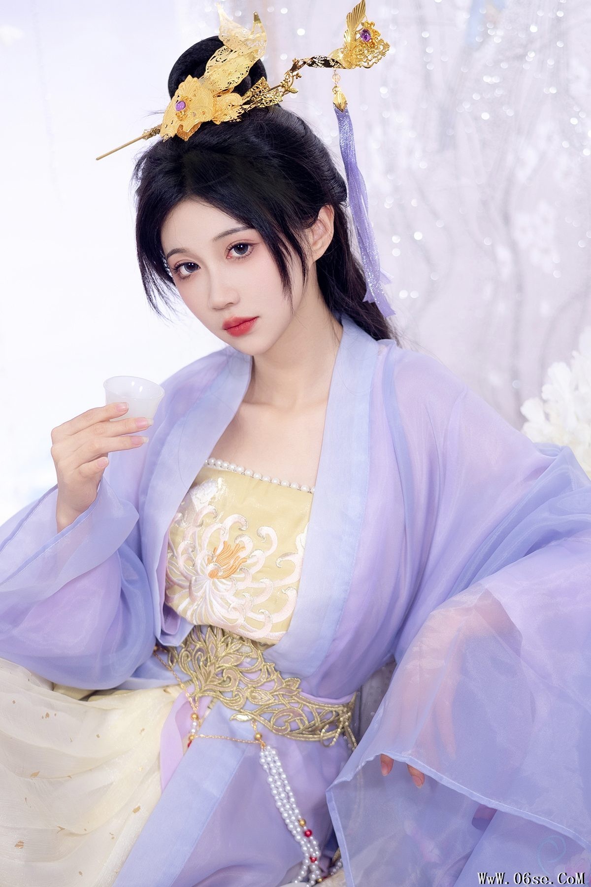 YiTuYu艺图语 Vol.4211 Qi Luo Sheng De Xiao Su Su[27P]-六色网