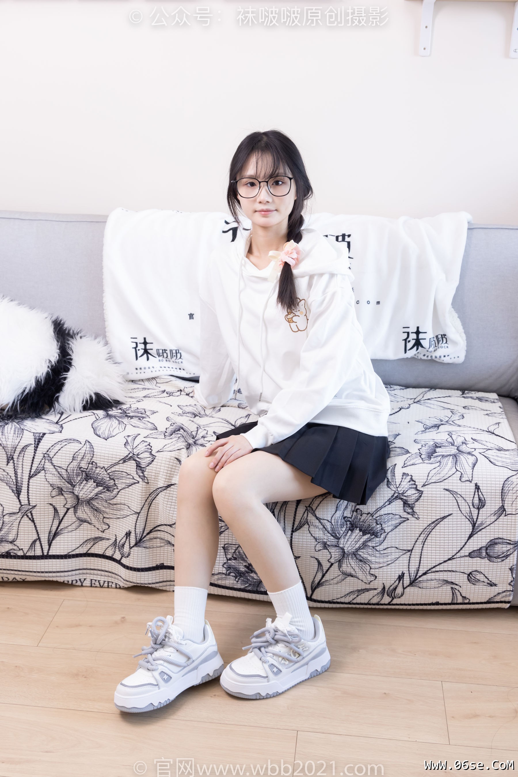 图片[86]-BoBoSocks袜啵啵 No.368 甜甜圈 -运动鞋、白棉袜、油亮肉丝[160P]-六色网