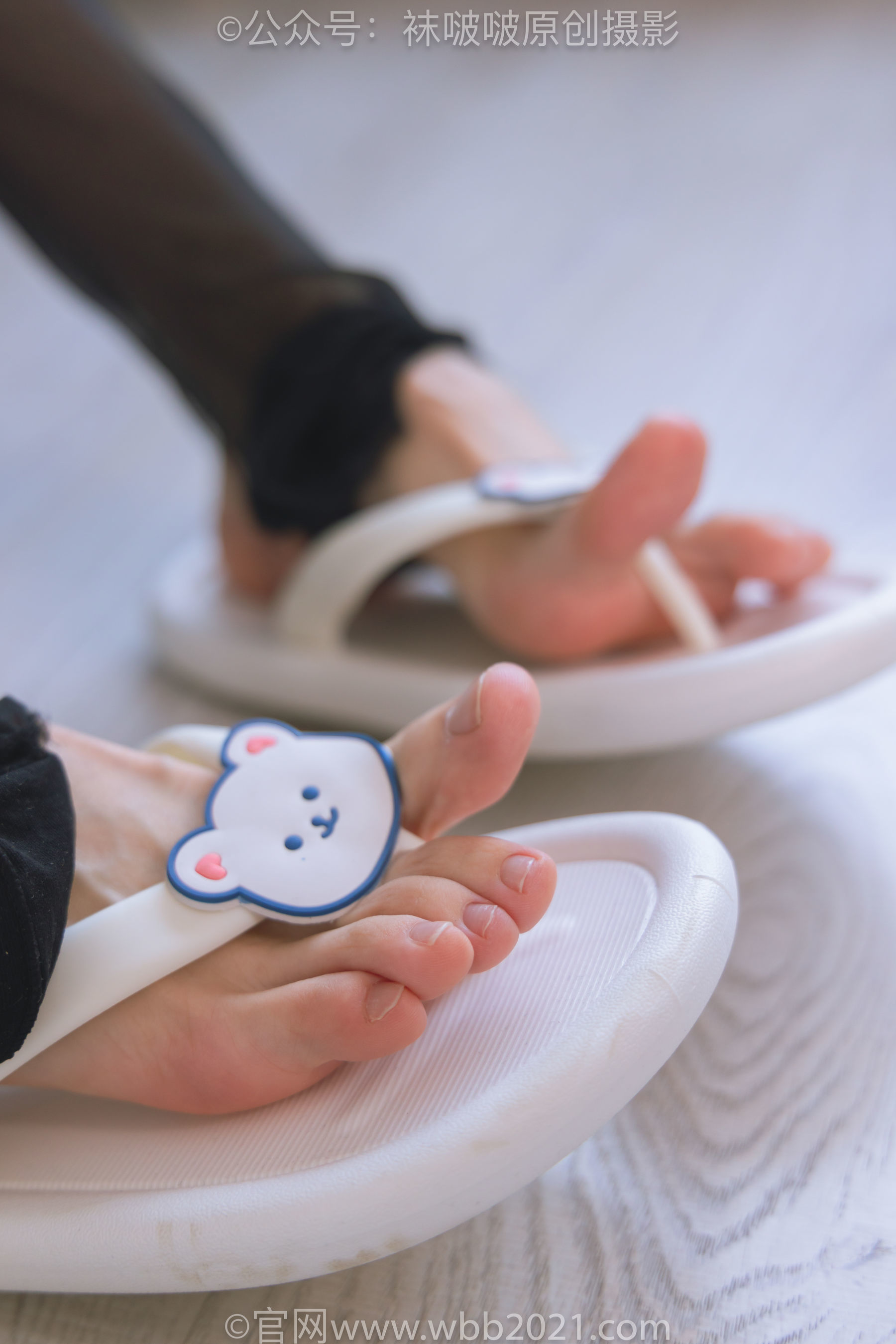 图片[137]-BoBoSocks袜啵啵 No.437 稚予 -女仆装、人字拖、薄黑丝、白棉袜、裸足[140P]-六色网