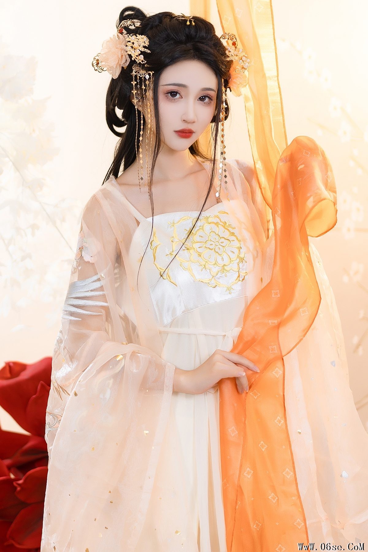 YiTuYu艺图语 Vol.5614 Qi Luo Sheng De Xiao Su Su[29P]-六色网