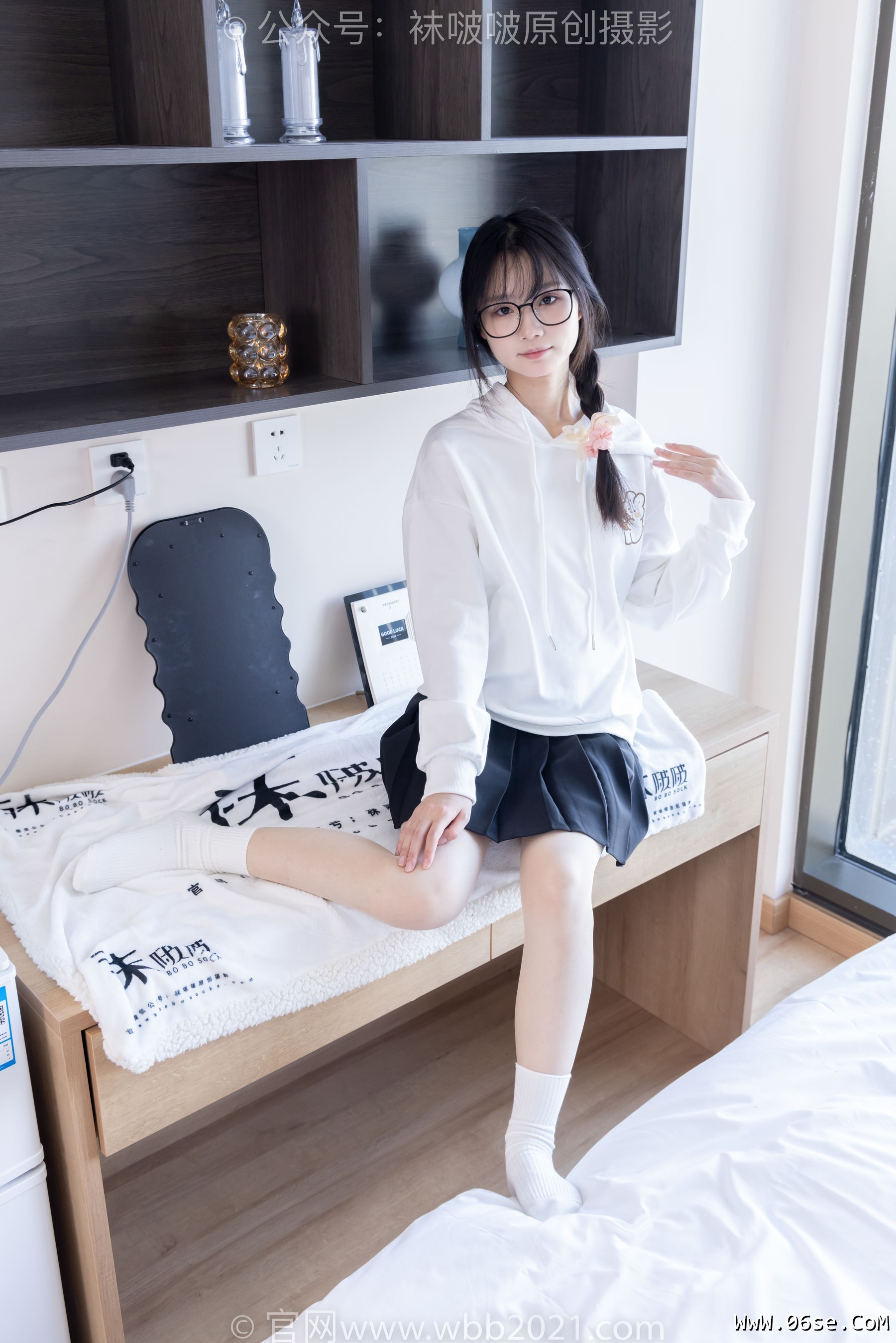图片[125]-BoBoSocks袜啵啵 No.368 甜甜圈 -运动鞋、白棉袜、油亮肉丝[160P]-六色网