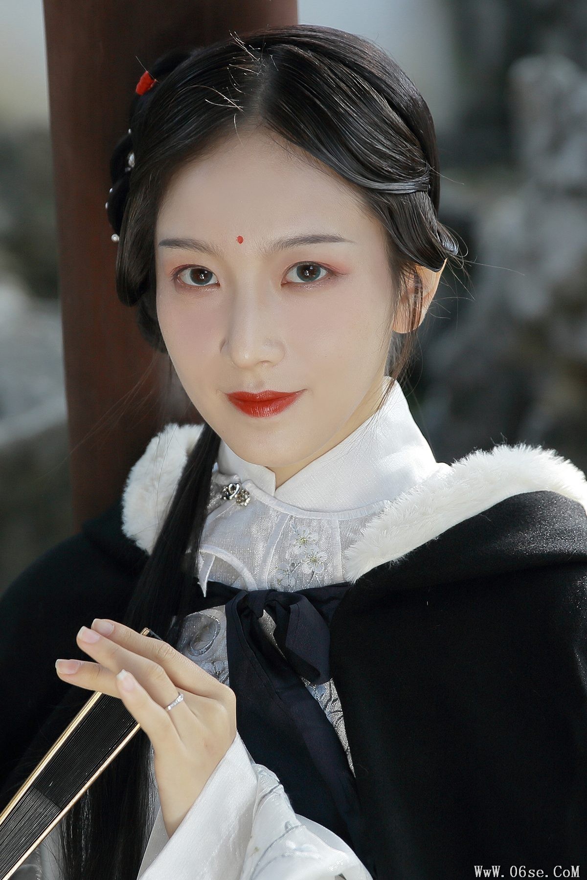 YiTuYu艺图语 Vol.4222 Xiao Pi Pa Zai Jiang Hu[35P]-六色网
