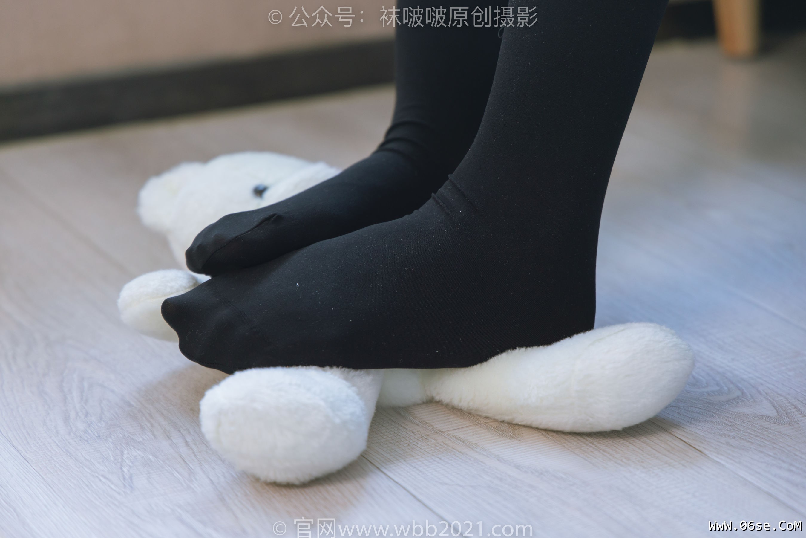 图片[18]-BoBoSocks袜啵啵 No.315 小沫 -平底鞋、厚黑丝、模特穿鞋及丝袜踩玩偶小熊剧情[140P]-六色网