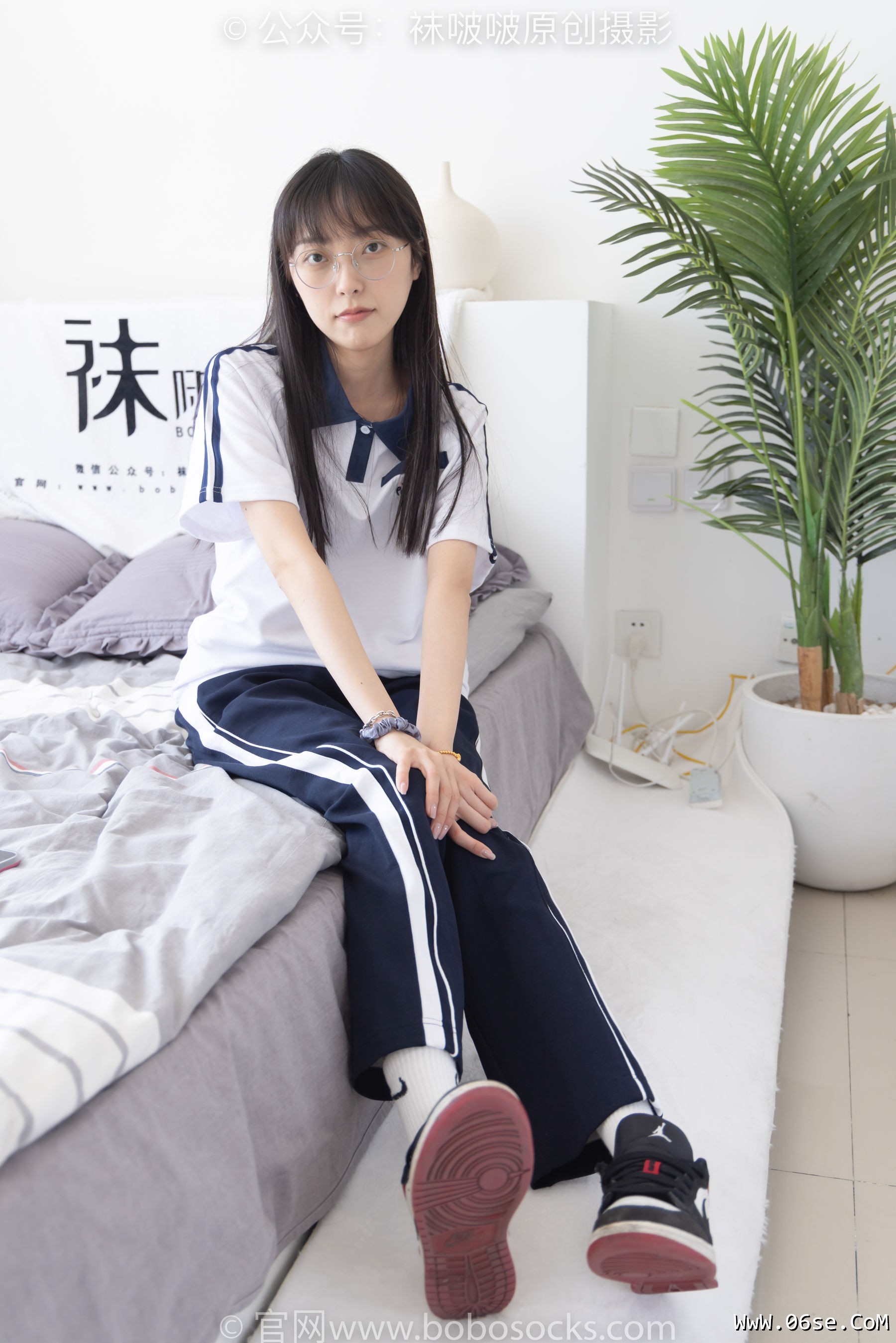 图片[2]-BoBoSocks袜啵啵 No.207 稚予 -aj板鞋、白棉袜、油亮白丝、校服裤里丝[140P]-六色网