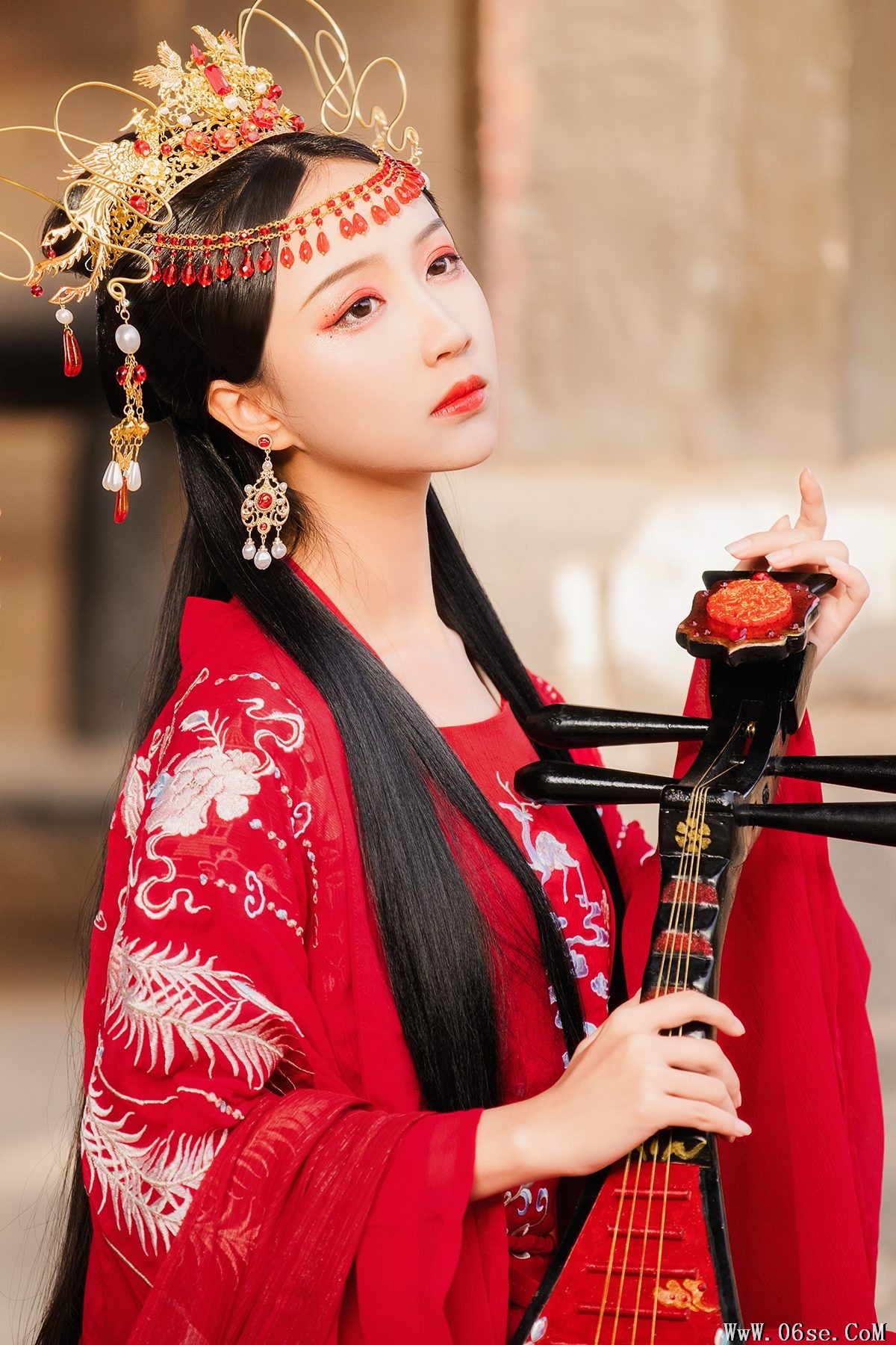 YiTuYu艺图语 Vol.4174 Qi Luo Sheng De Xiao Su Su[25P]-六色网