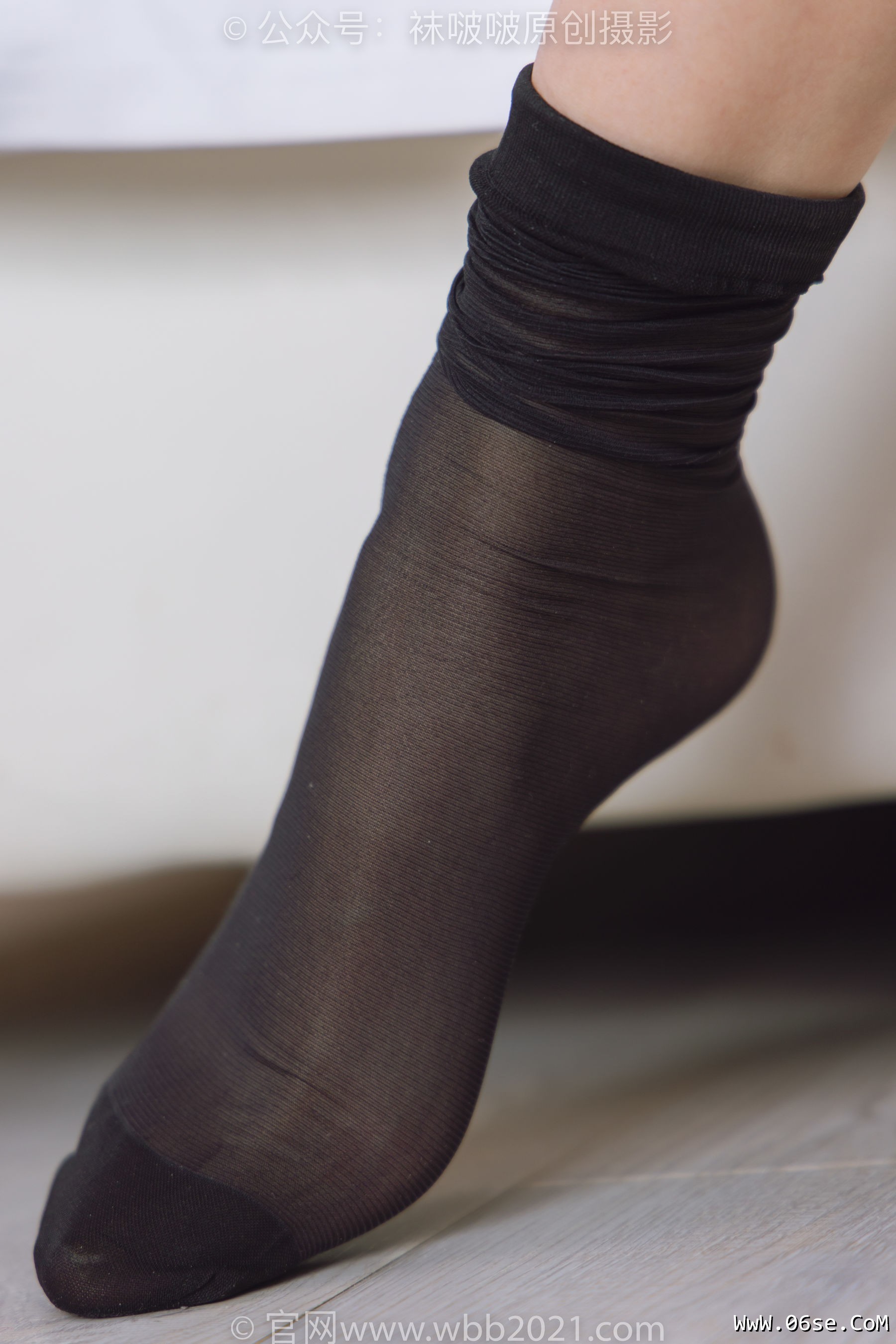 图片[36]-BoBoSocks袜啵啵 No.253 小甜豆 -两双高跟鞋、一只脚小腿白丝、一只脚小腿黑丝[219P]-六色网