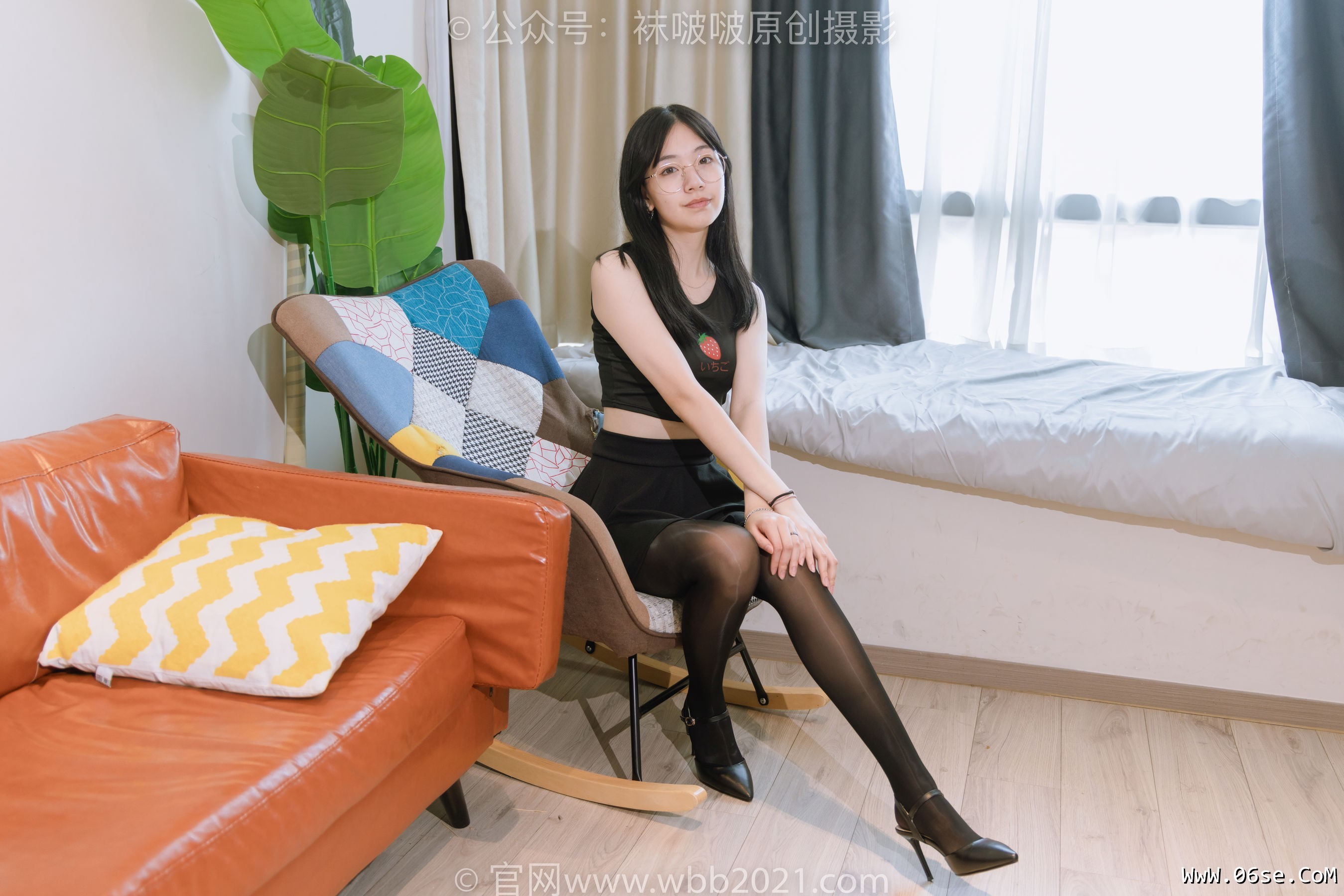 图片[115]-BoBoSocks袜啵啵 No.396 小甜豆 -两双高跟鞋、油亮黑丝、油亮蓝丝[140P]-六色网
