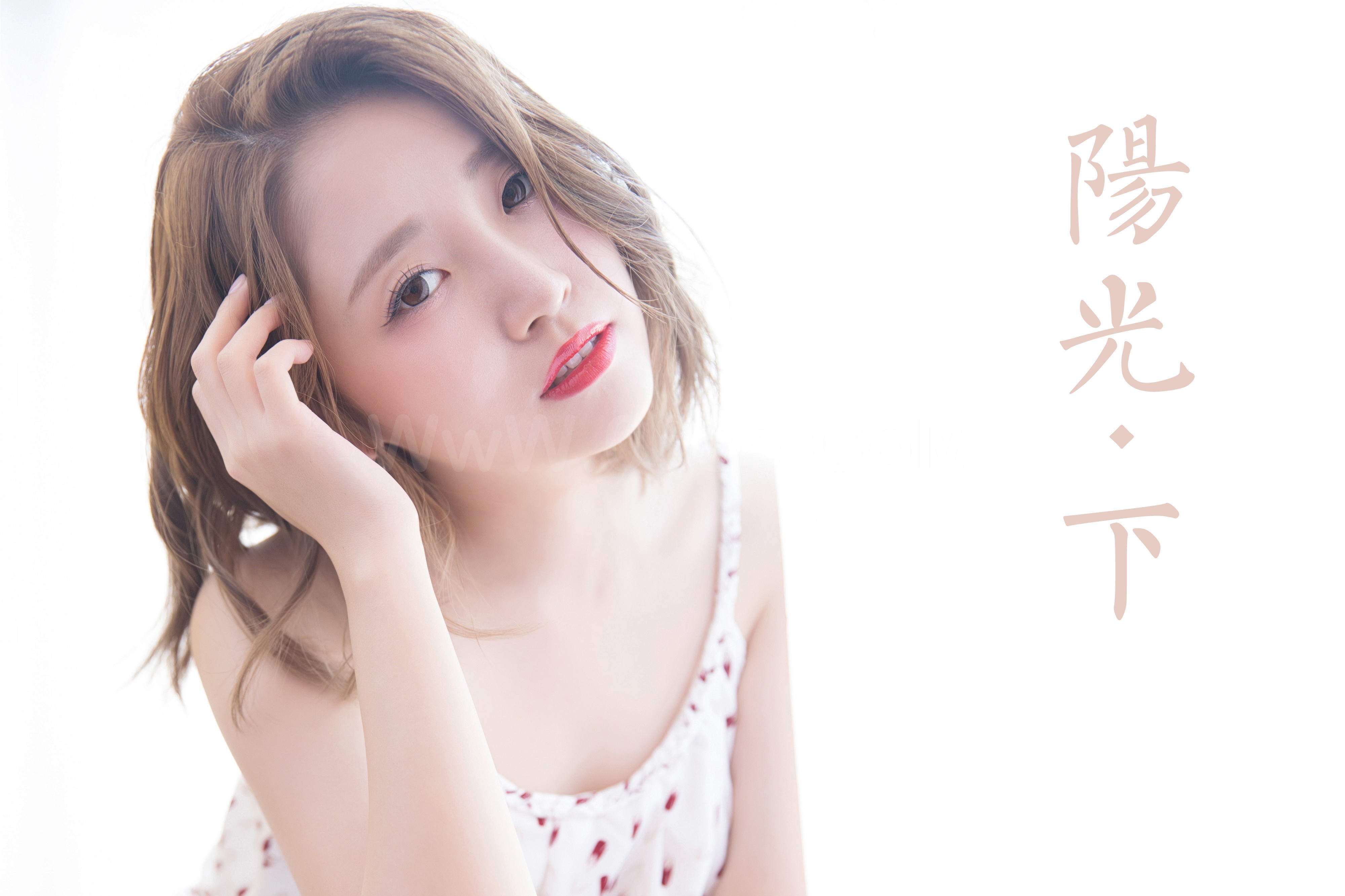 雅拉伊 - 《阳光下的小姐姐》[33P]-六色网