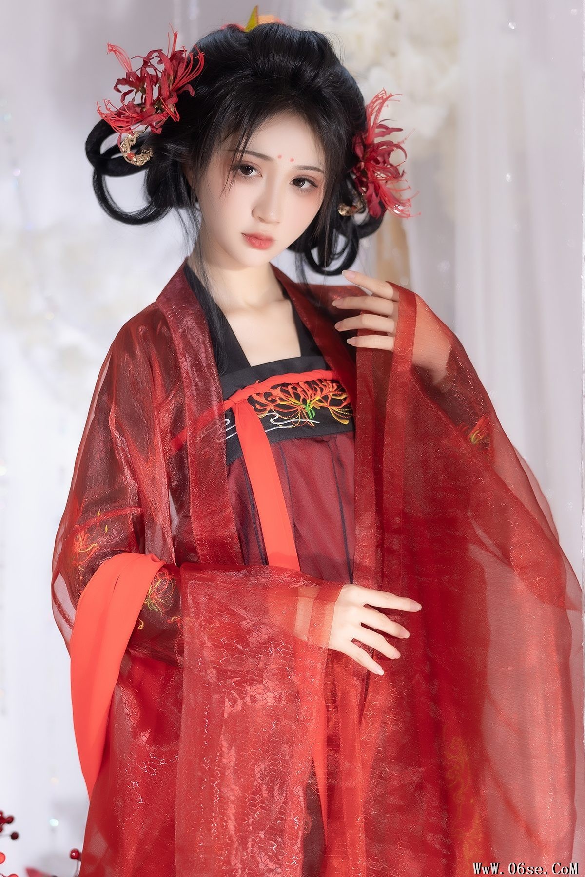 YiTuYu艺图语 Vol.3703 Qi Luo Sheng De Xiao Su Su[25P]-六色网