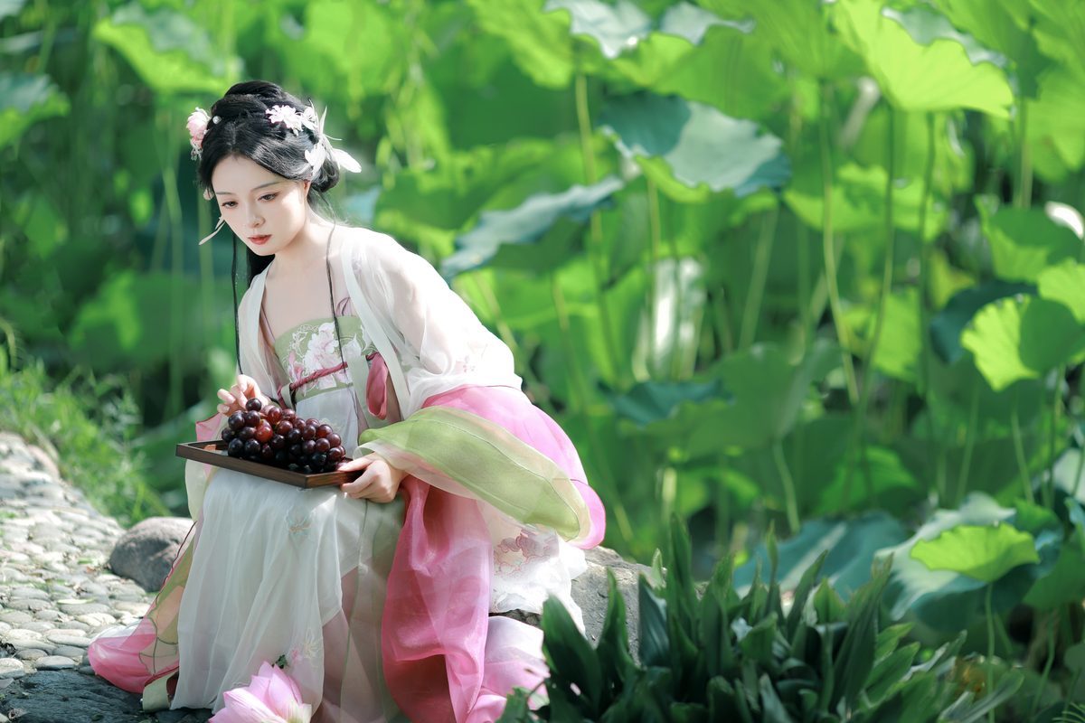 图片[16]-YiTuYu艺图语 Vol.5240 Nu Li Hua Zhuang De Sui Sui[23P]-六色网