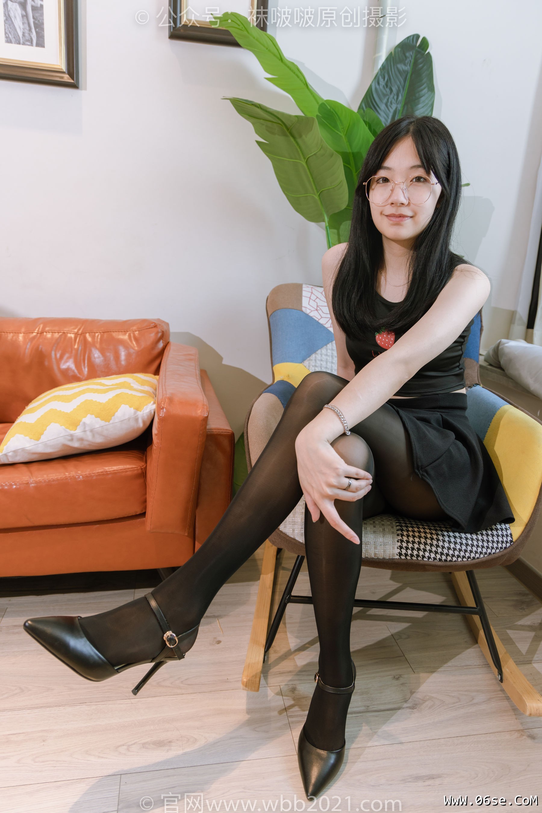 图片[126]-BoBoSocks袜啵啵 No.396 小甜豆 -两双高跟鞋、油亮黑丝、油亮蓝丝[140P]-六色网