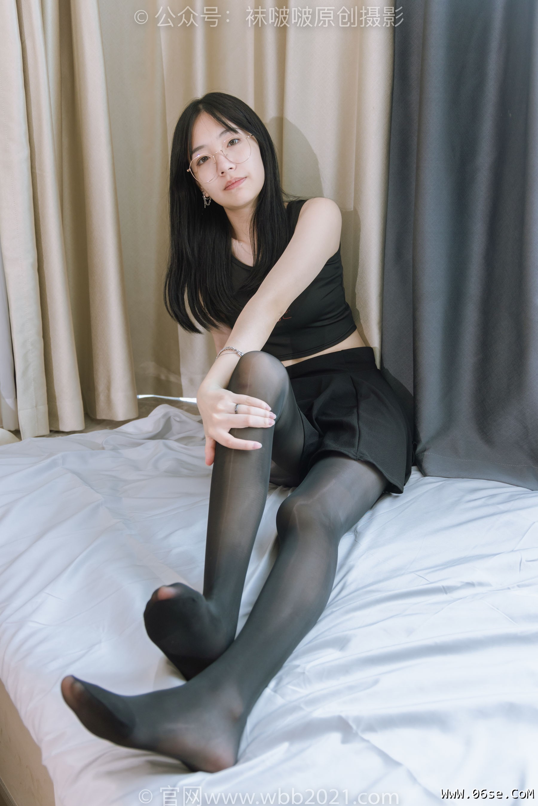 图片[9]-BoBoSocks袜啵啵 No.396 小甜豆 -两双高跟鞋、油亮黑丝、油亮蓝丝[140P]-六色网
