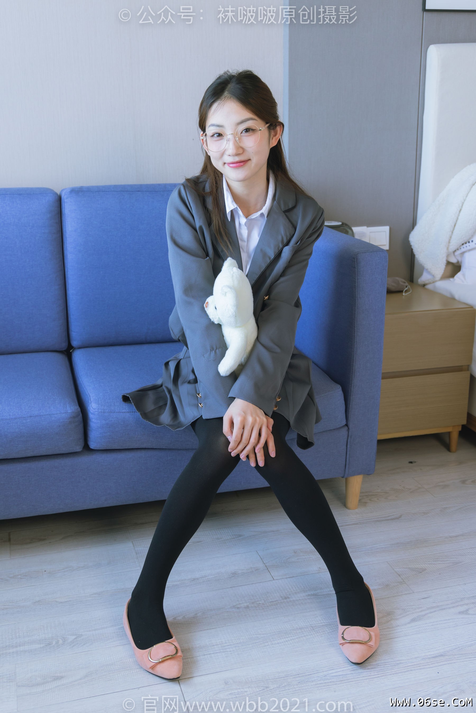 图片[130]-BoBoSocks袜啵啵 No.315 小沫 -平底鞋、厚黑丝、模特穿鞋及丝袜踩玩偶小熊剧情[140P]-六色网